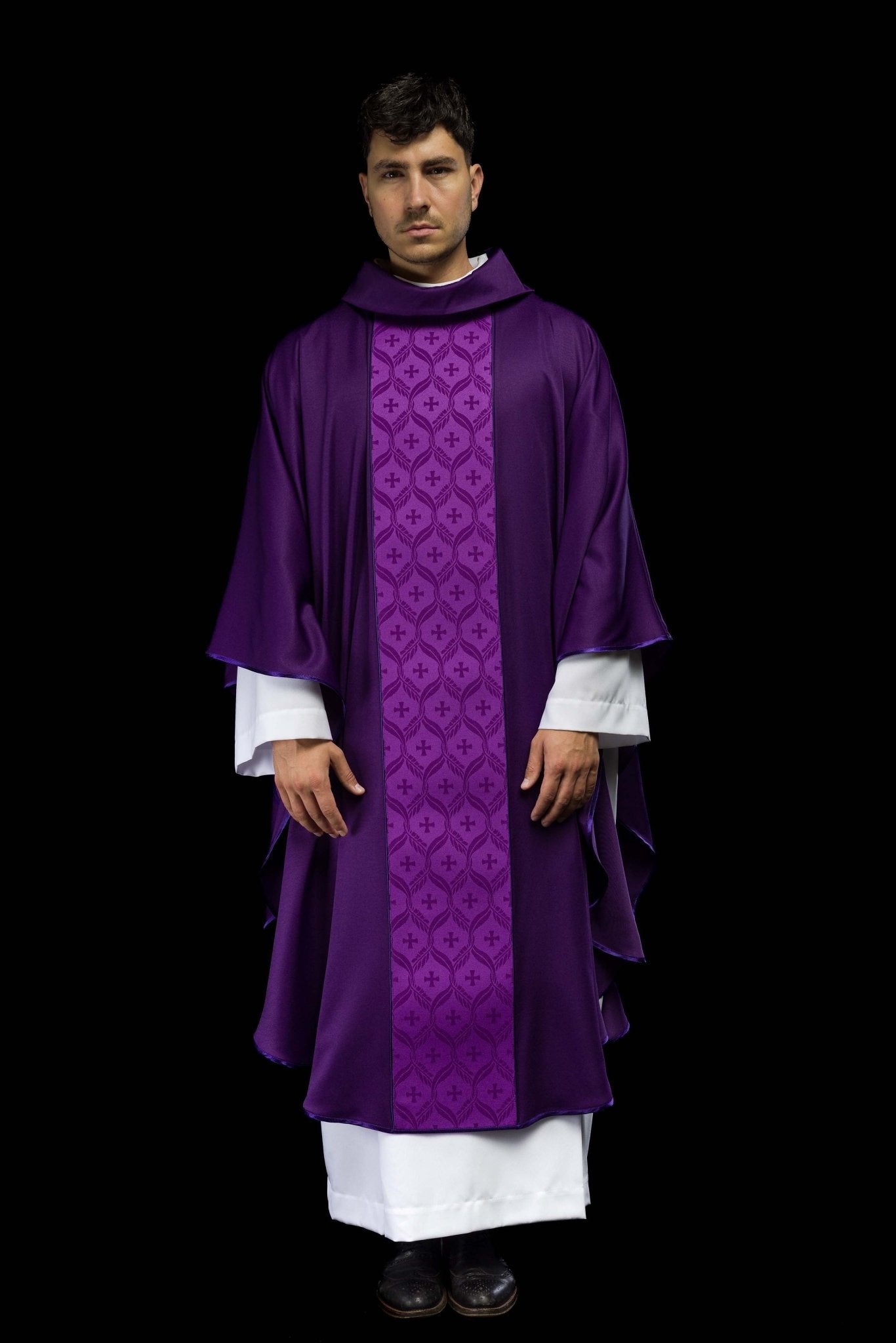 Casula viola con banda jacquard decorata con croci KOR/402/03/53 - PERILPRETE.IT