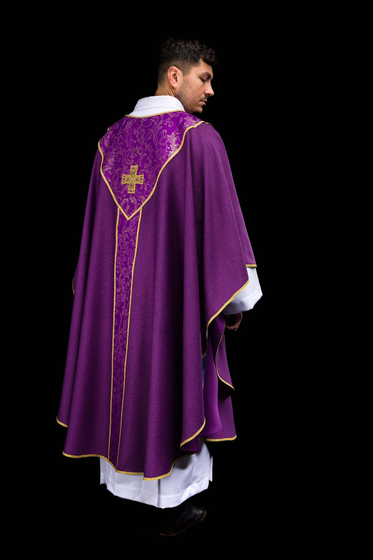 Casula viola con croce decorata con tessuto jacquard LE/7075/03 - PERILPRETE.IT