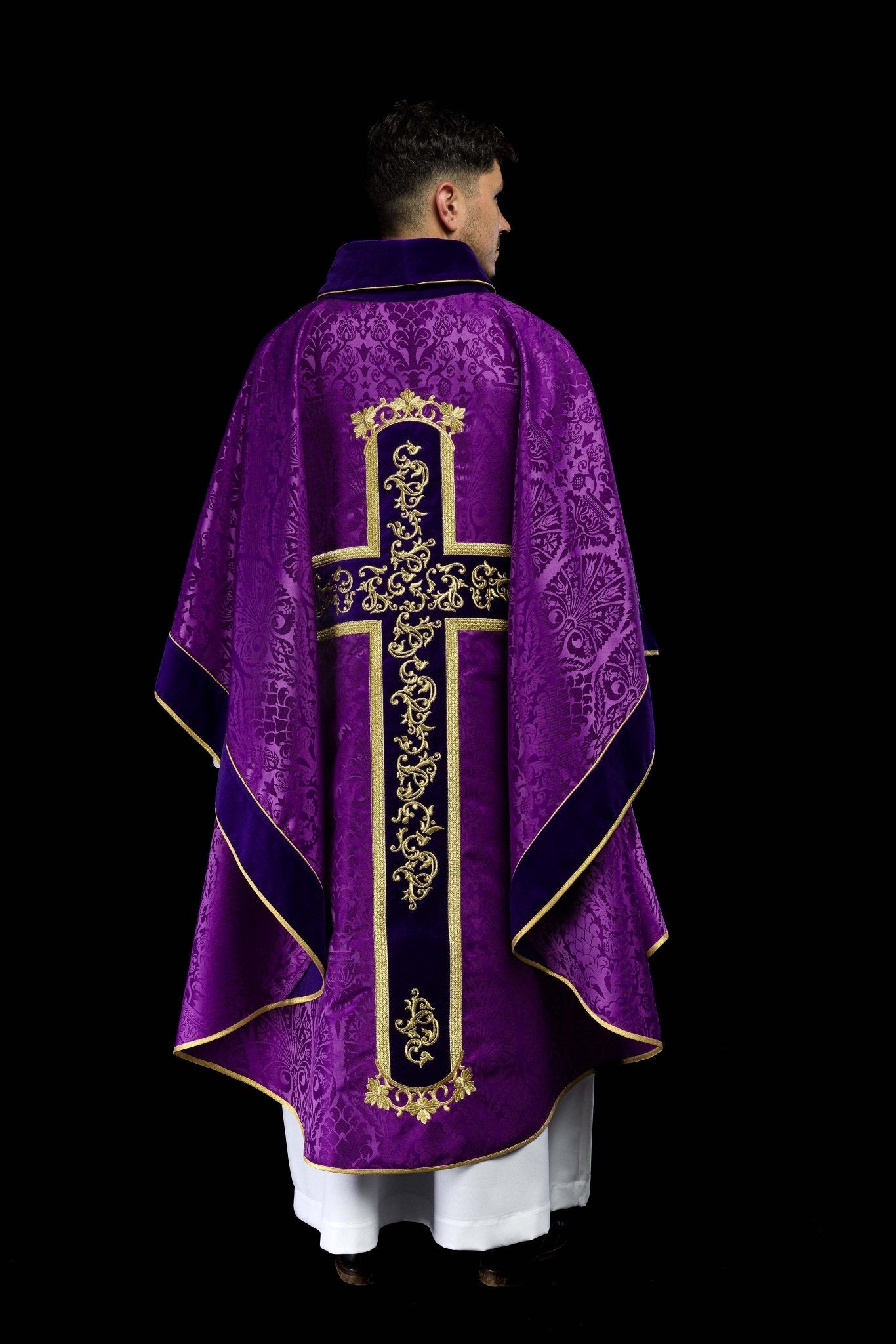 Casula Viola con immagine ricamata di Cristo KOR/190/03/83/PA FIOLET - PERILPRETE.IT