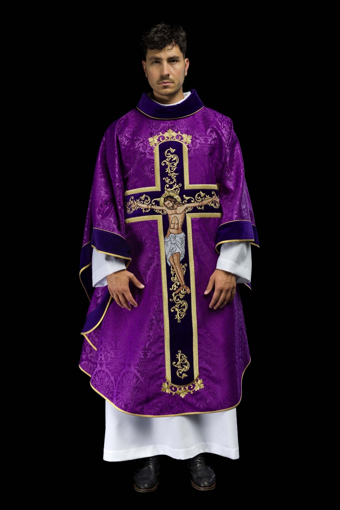 Casula Viola con immagine ricamata di Cristo KOR/190/03/83/PA FIOLET - PERILPRETE.IT