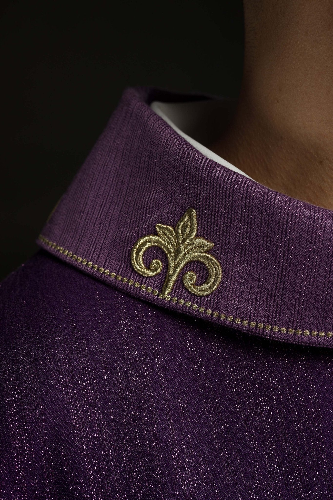 Casula viola con motivo ricamato della croce su tessuto decorativo LE/7036/03 - PERILPRETE.IT