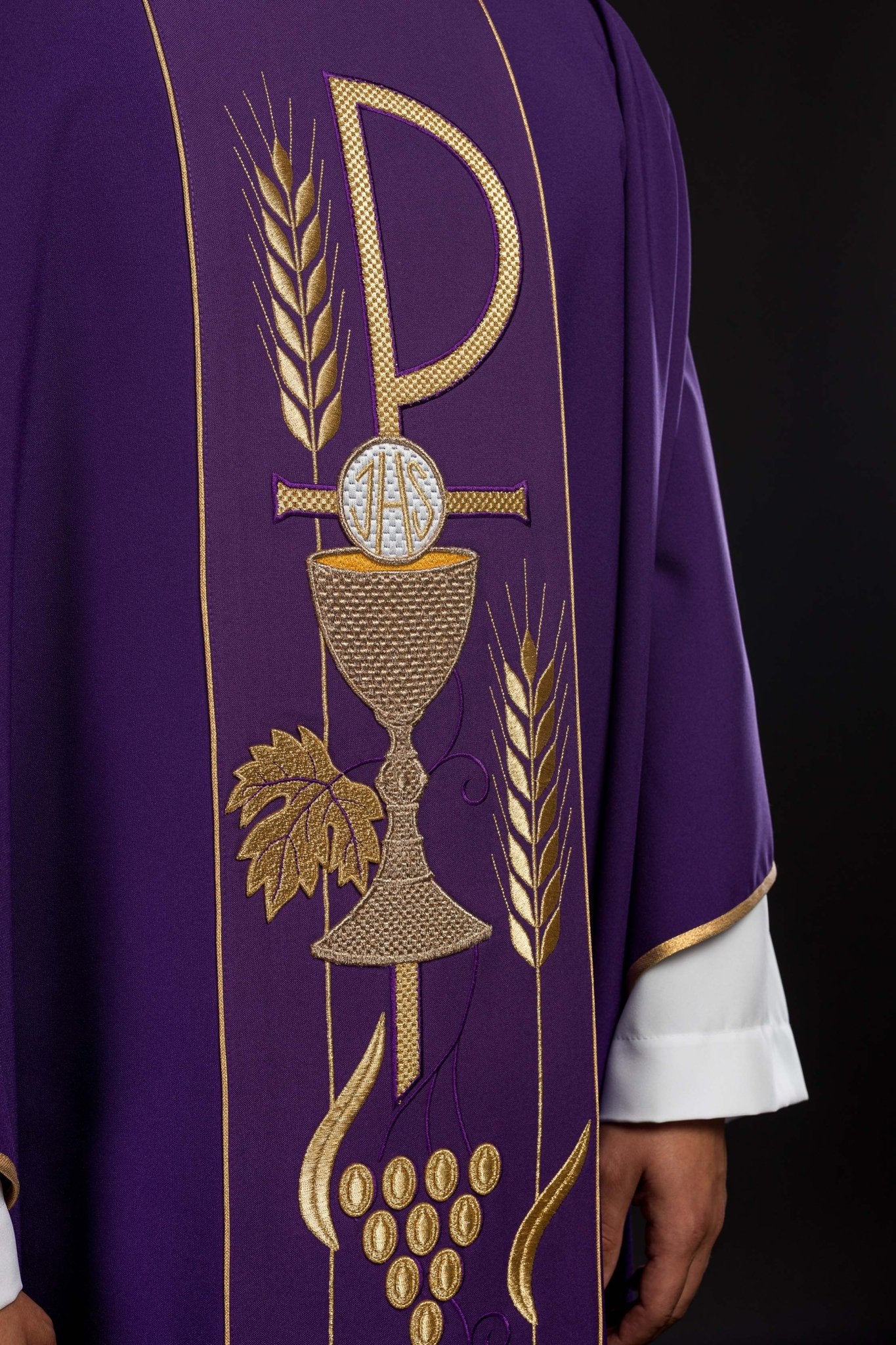 Casula Viola con ricamo Calice e IHS KOR/001/03/01 FIOLET - PERILPRETE.IT