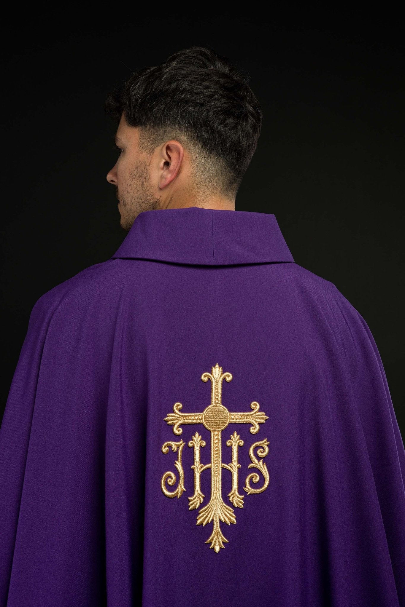 Casula Viola ricamata con croce e IHS KOR/255/03/12 - PERILPRETE.IT