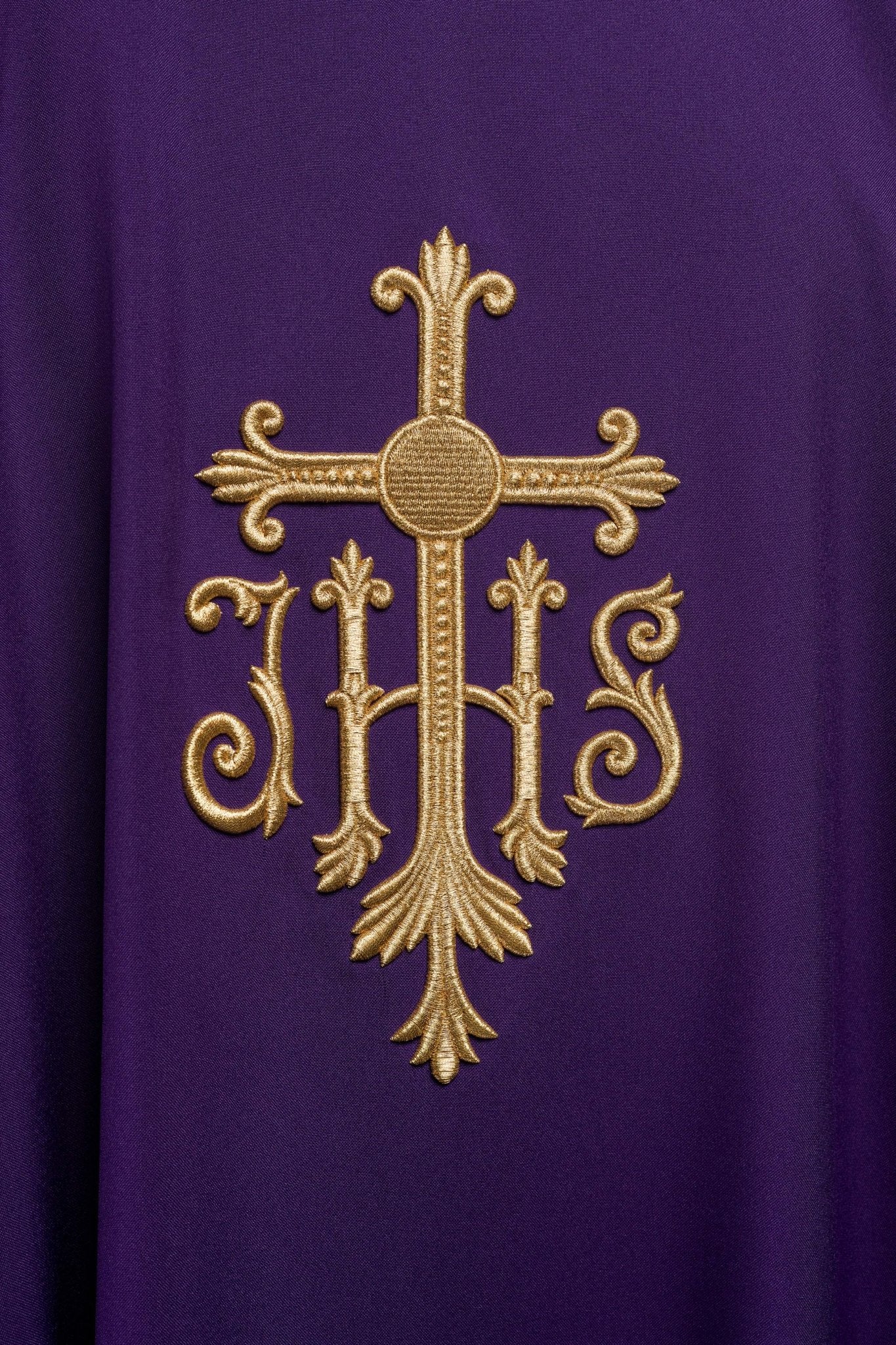 Casula Viola ricamata con croce e IHS KOR/255/03/12 - PERILPRETE.IT