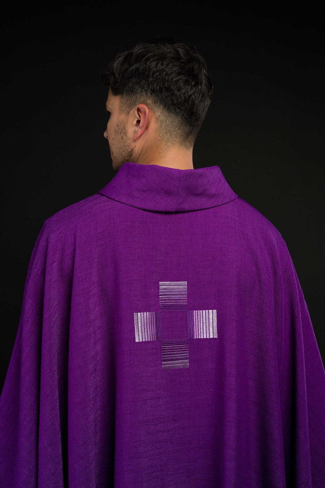 Casula viola ricamata con croci HA7033-03 FIOLET - PERILPRETE.IT