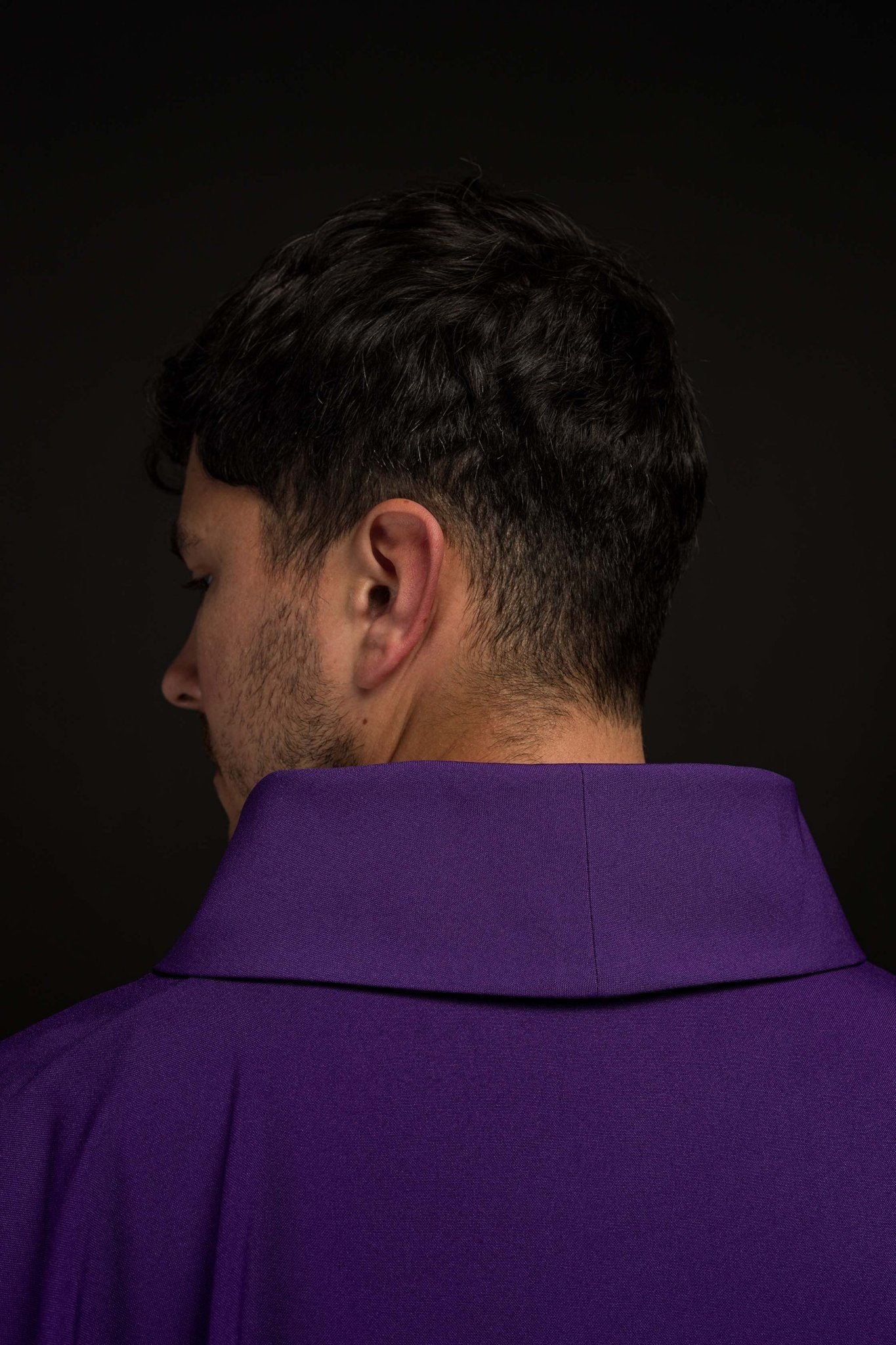 Casula Viola ricamata con motivo dorato IHS KOR/010/03/12 FIOLET - PERILPRETE.IT