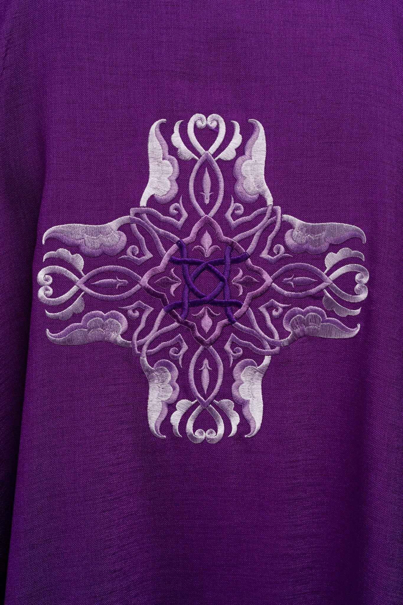 Casula Viola ricamata con simbolo della Croce HA7035-03 FIOLET - PERILPRETE.IT