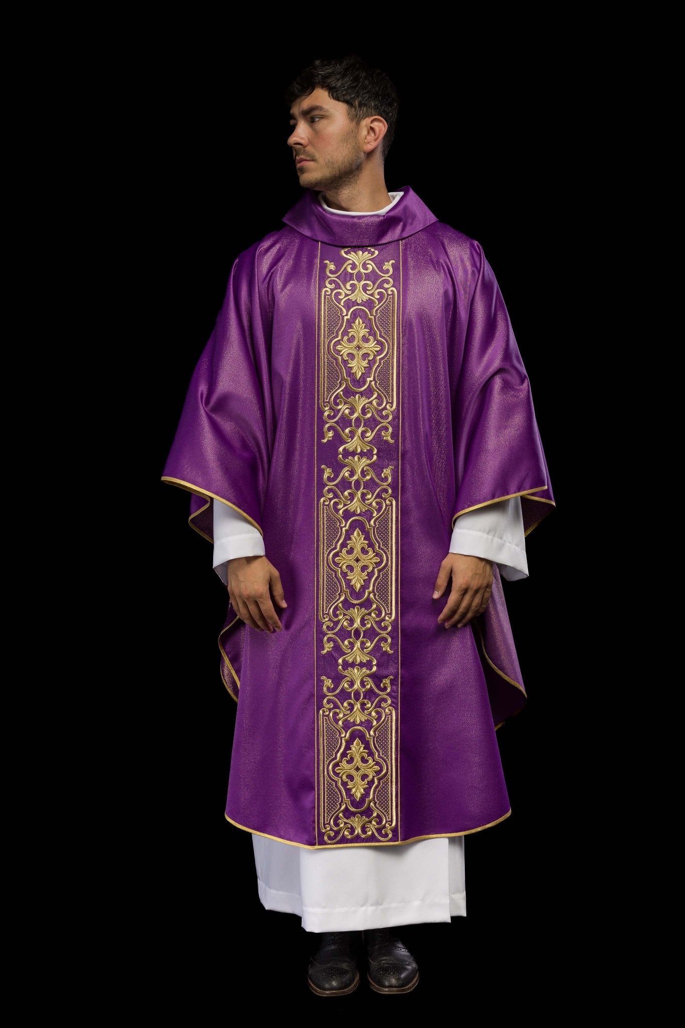 Casula viola riccamente ricamata e brillante LE/7021/03 - PERILPRETE.IT