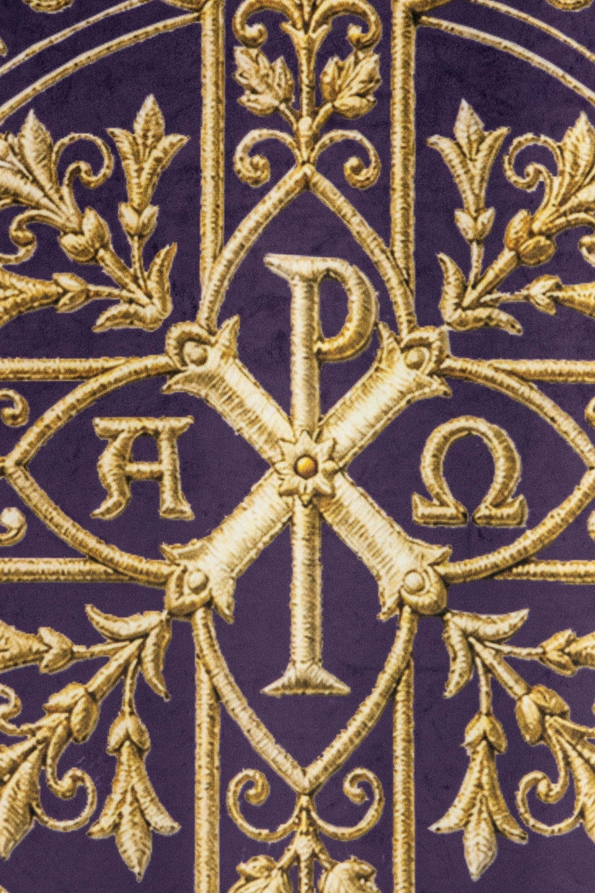 Stendardo viola, dettaglio del ricamo posteriore con lettere Alfa e Omega