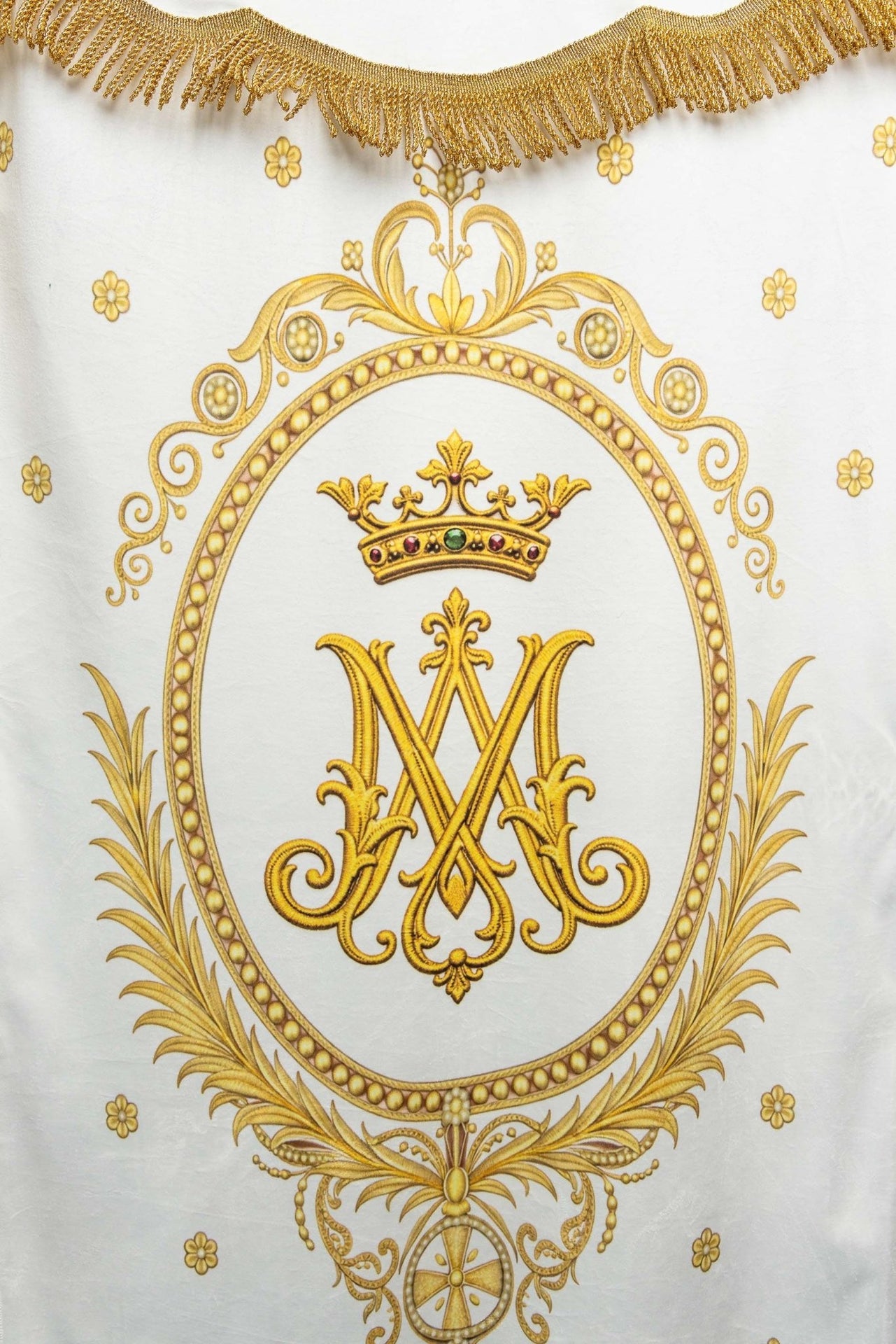 Chorągiew drukowana dwustronna z wizerunkiem Matki Bożej Wniebowziętej i monogramem
