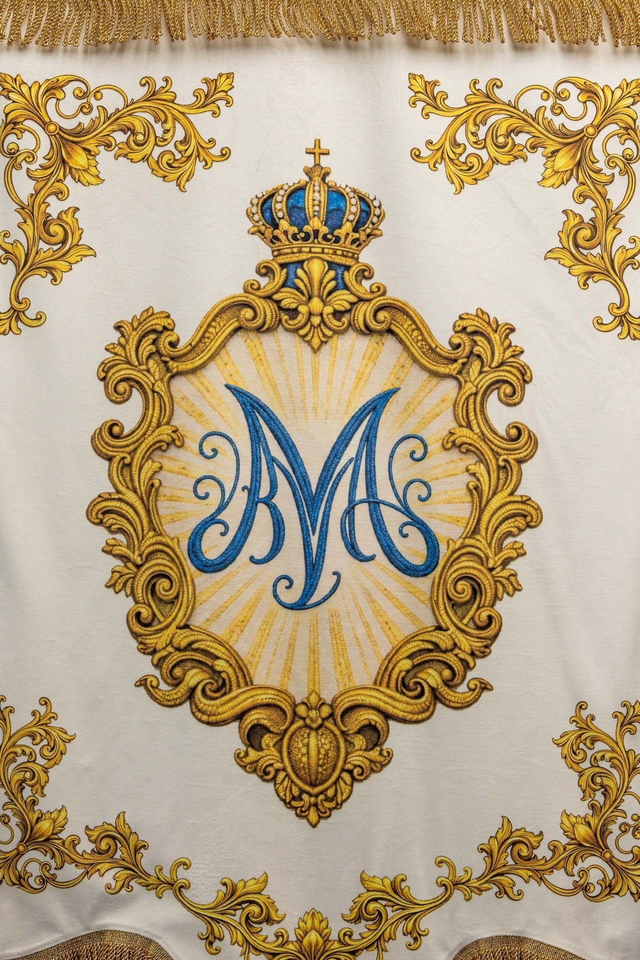 Chorągiew maryjna drukowana dwustronna z symbolem Serca i monogramem