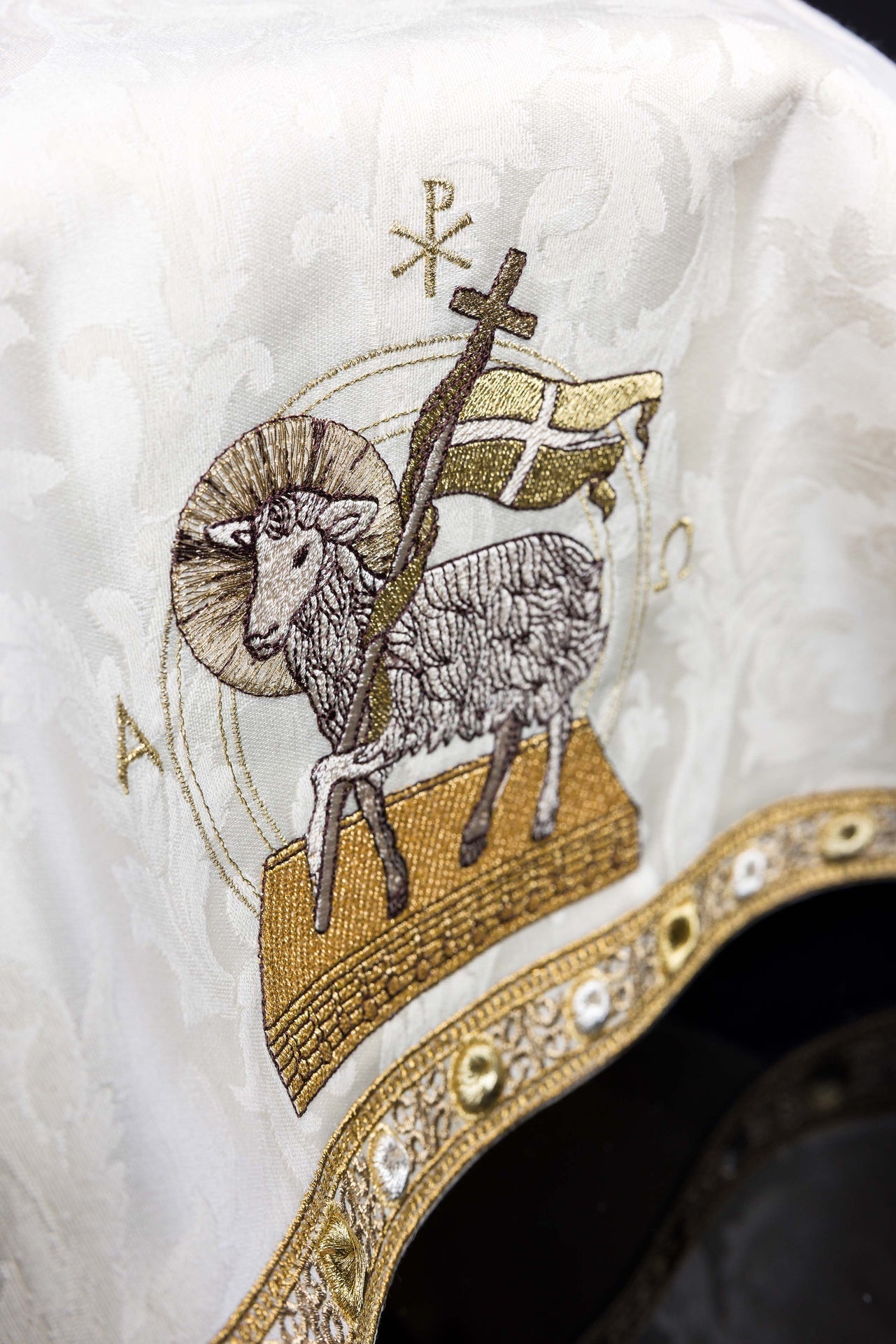 Copri calice con ricamo dell’Agnello in tessuto jacquard color ecru S-4572-05-88 50*50 - PERILPRETE.IT