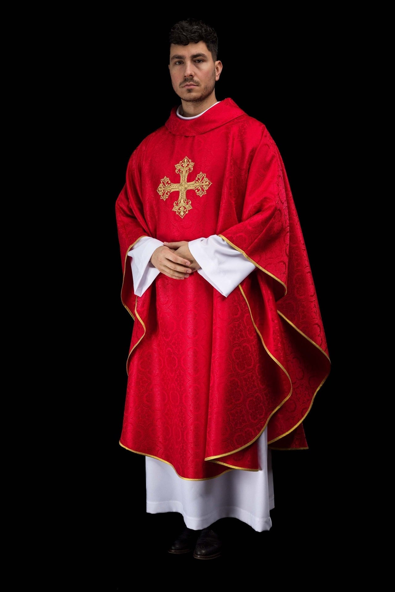 Czerwony ornat z krzyżem tkanina żakardowa