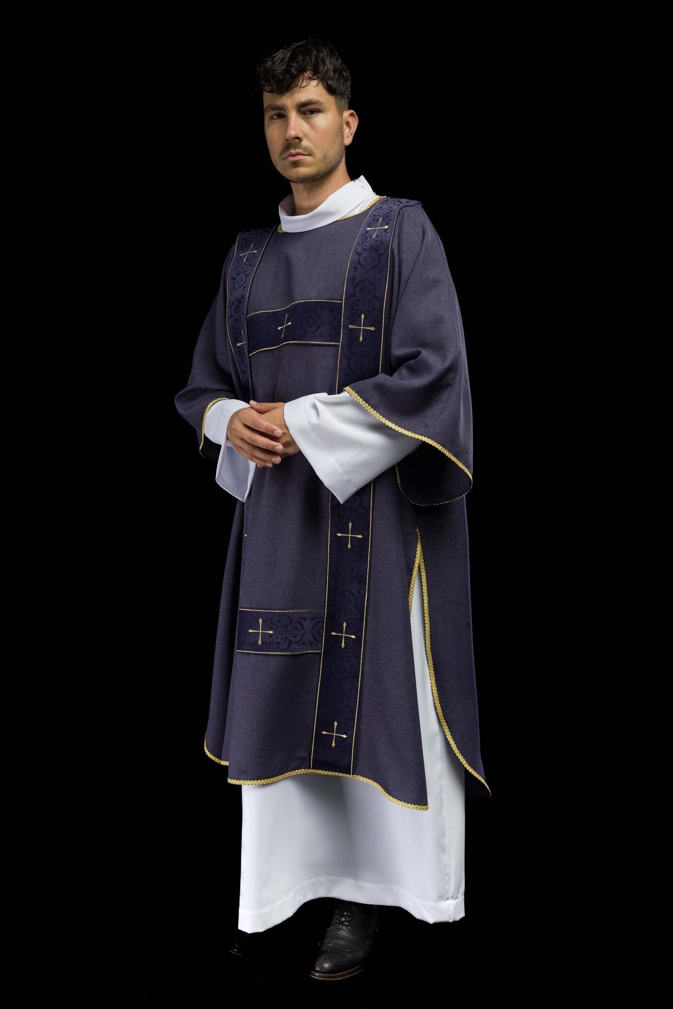 Dalmatica con fasce di velluto e croci dorate ricamate viola LE/1073/03/B - PERILPRETE.IT