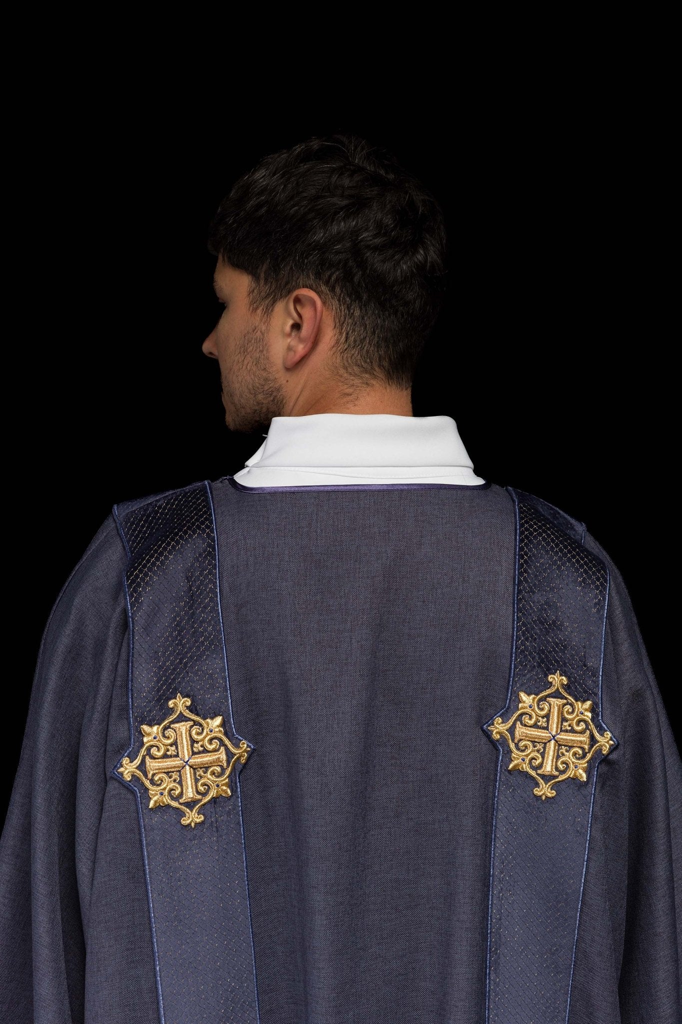 Dalmatica con fasce in velluto con simboli della Croce Viola LE/1030/03/B - PERILPRETE.IT