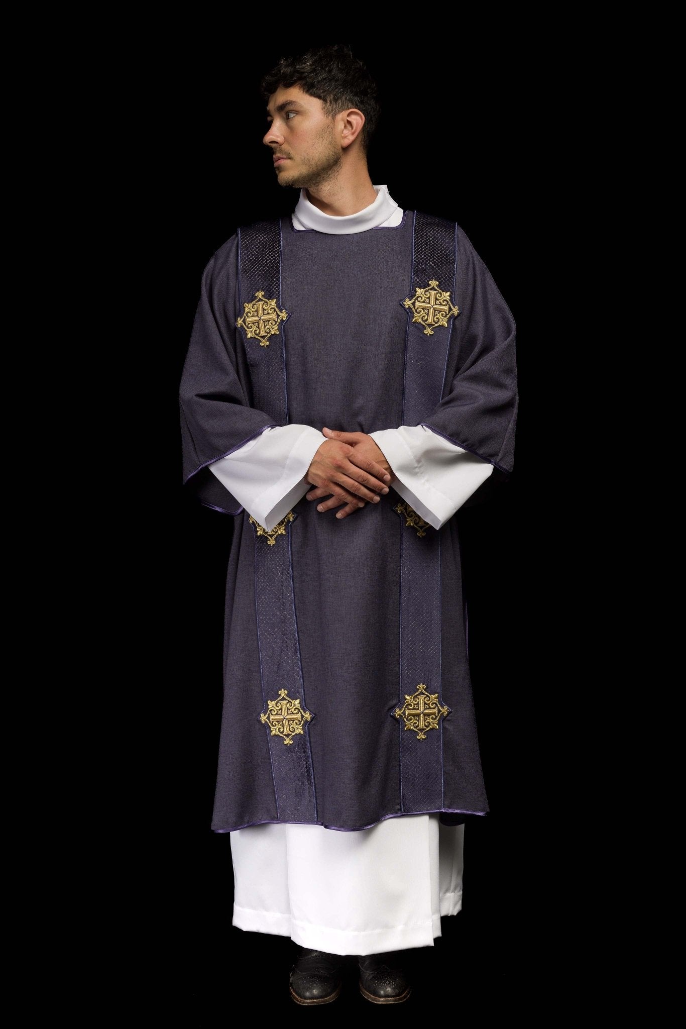 Dalmatica con fasce in velluto con simboli della Croce Viola LE/1030/03/B - PERILPRETE.IT