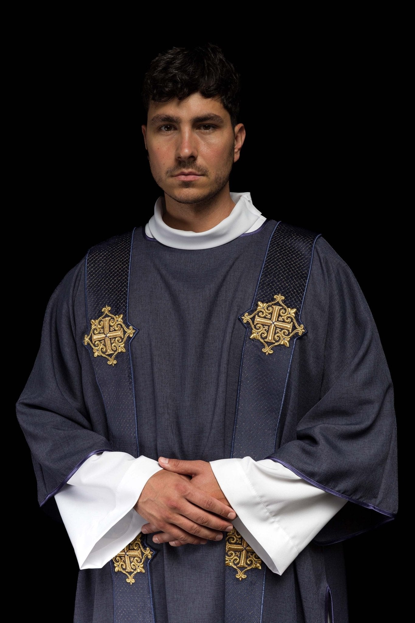 Dalmatica con fasce in velluto con simboli della Croce Viola LE/1030/03/B - PERILPRETE.IT