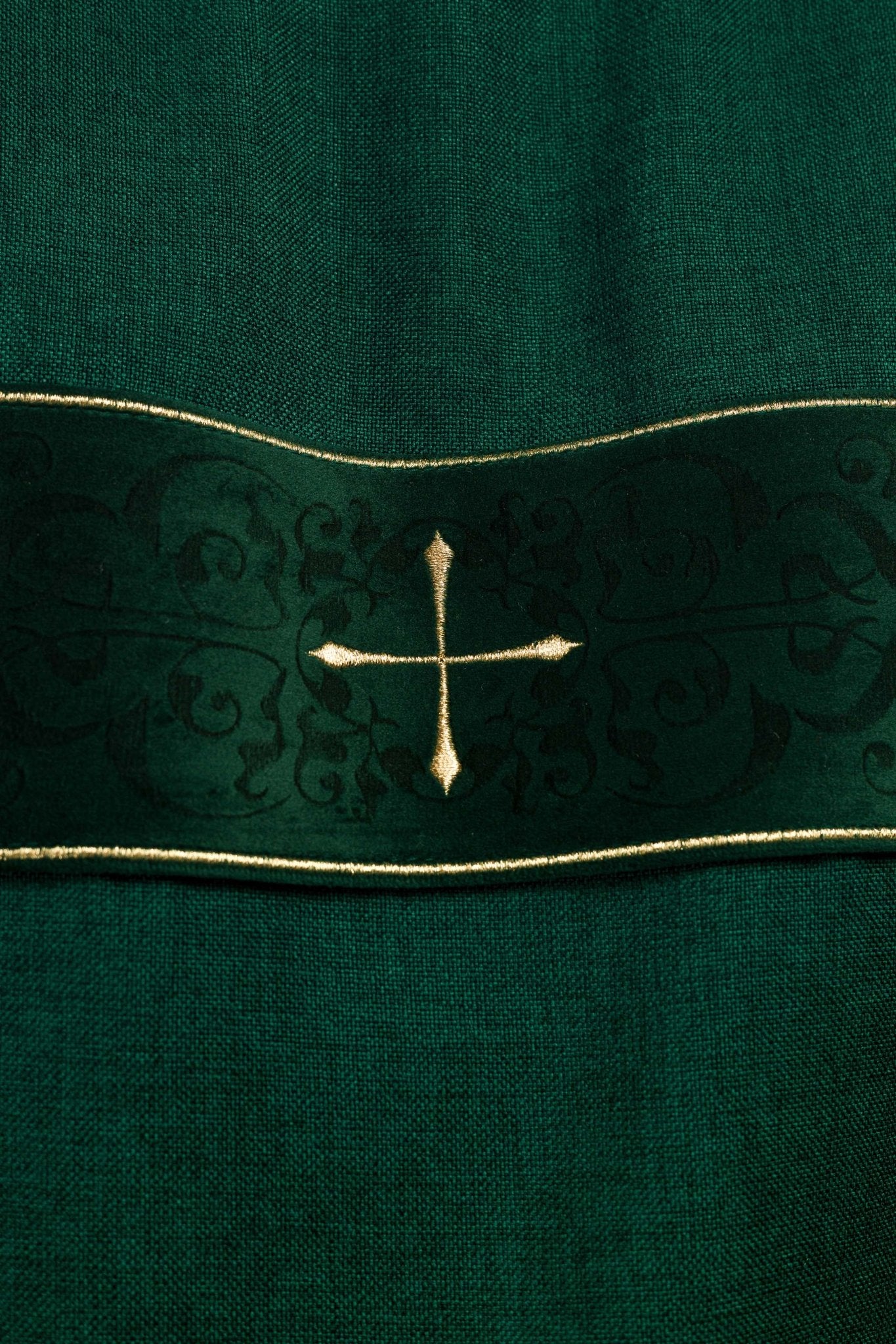 Dalmatica con fasce in velluto e croci dorate ricamate verde LE/1073/01/B - PERILPRETE.IT