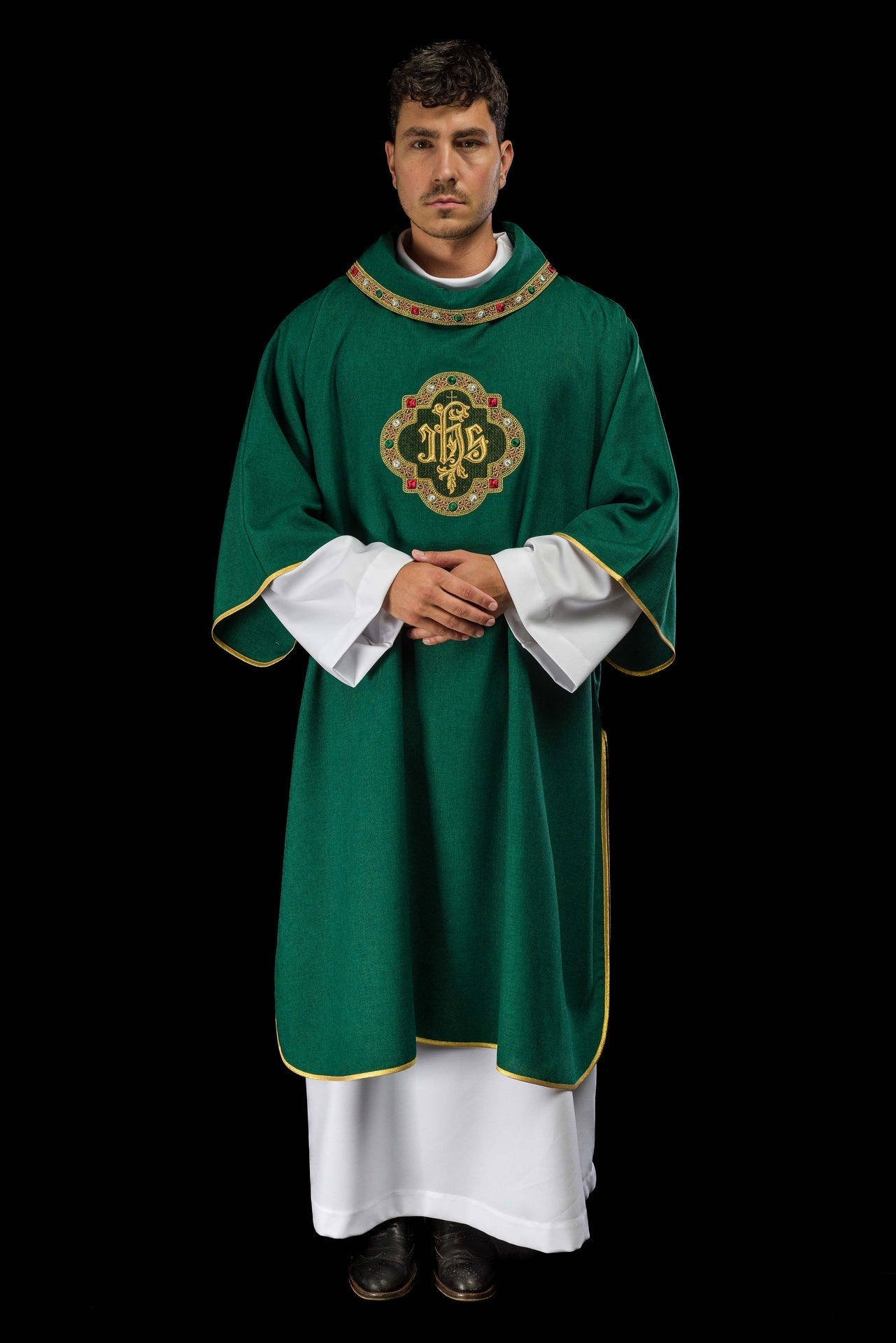 Dalmatica con simbolo IHS e colletto di colore verde S-1073-01-70-D - PERILPRETE.IT