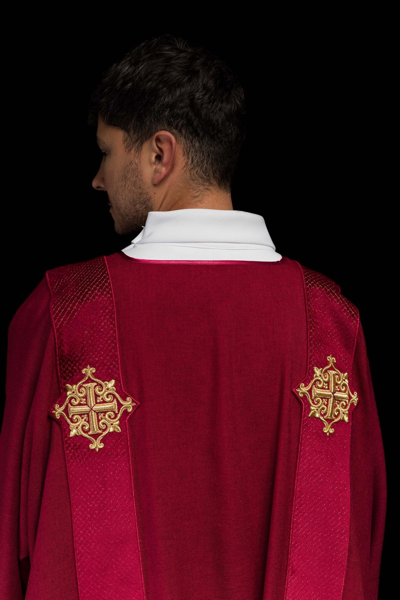 Dalmatica rossa con bande in velluto e simboli della Croce LE/1030/02/B - PERILPRETE.IT