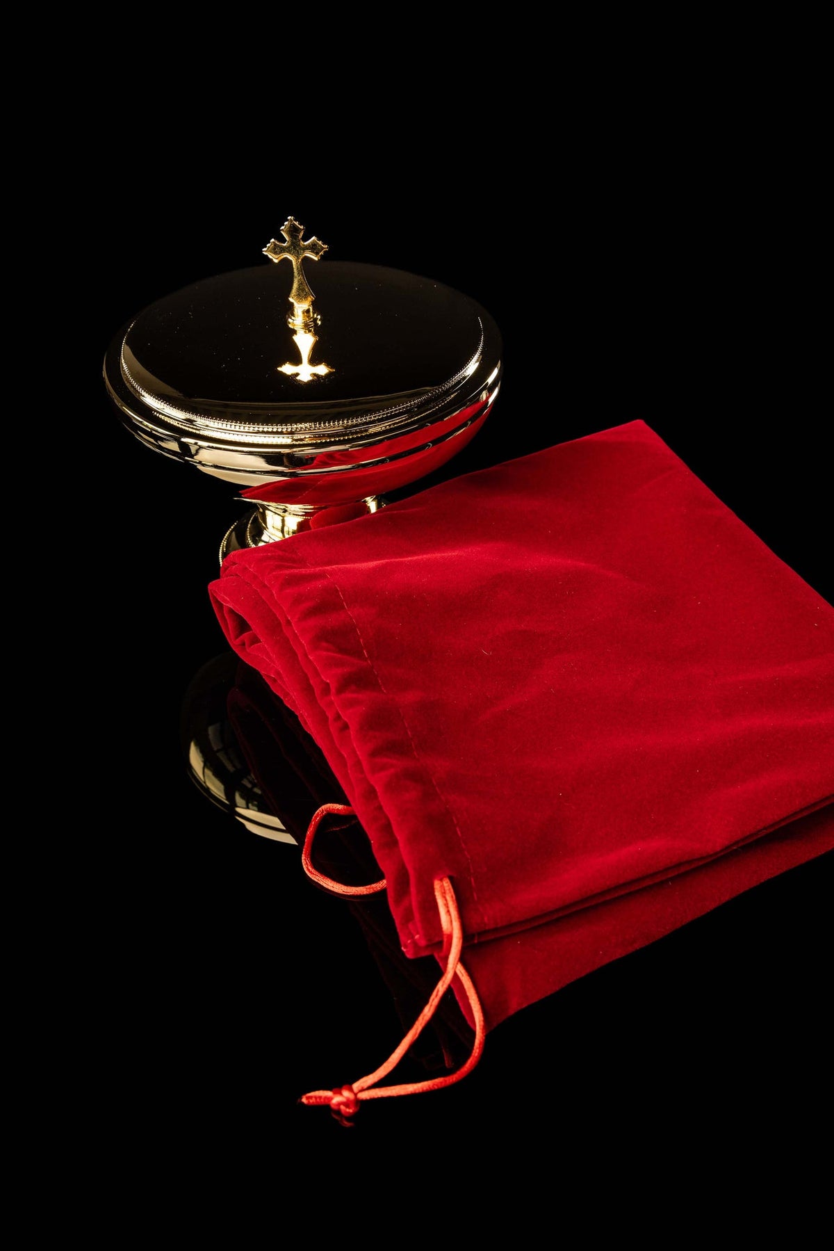 Pisside placcata oro con custodia rossa in velluto