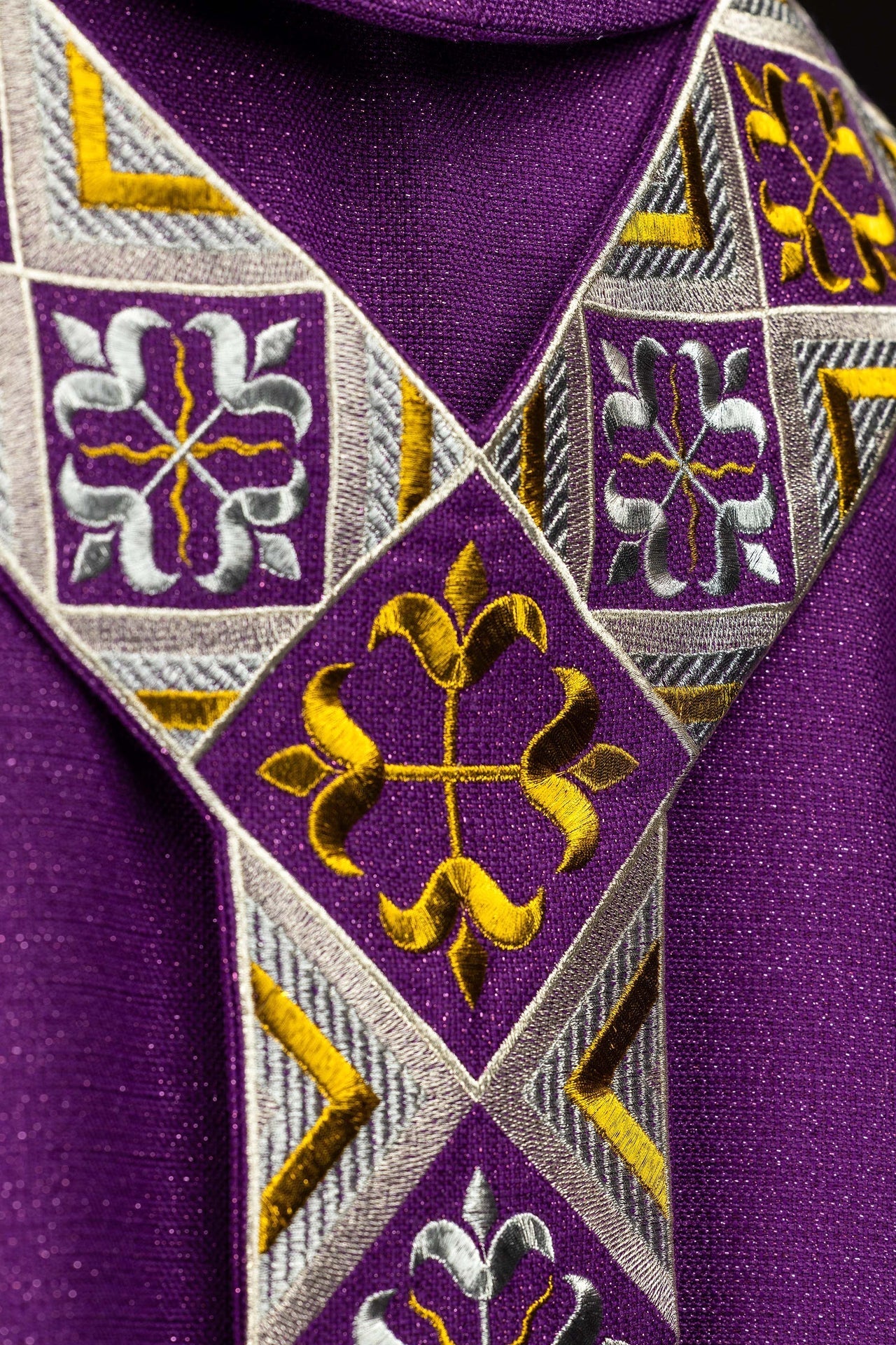Fascia ricamata per casula in set con la casula viola LE/7042/03 - PERILPRETE.IT