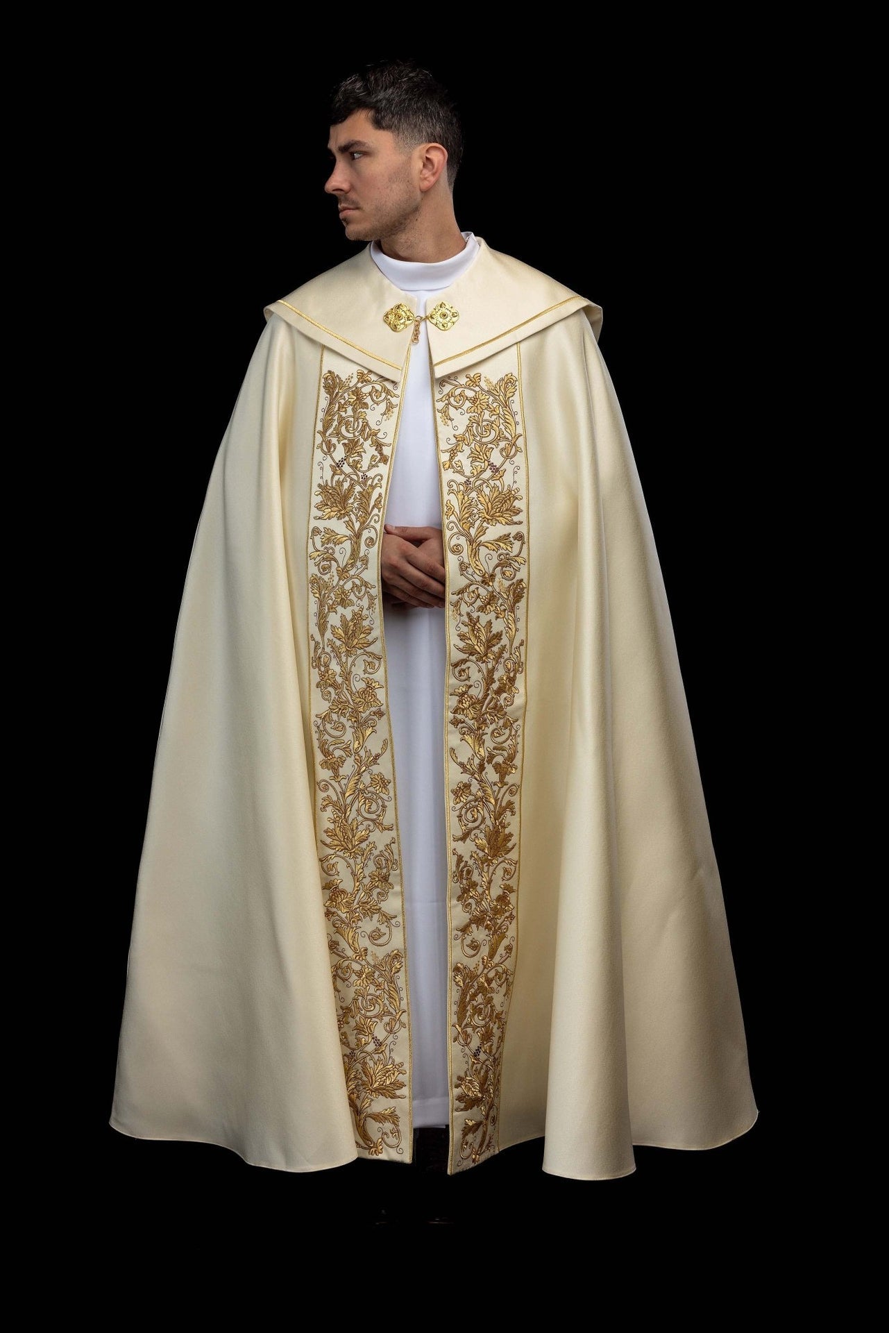 Kapa liturgiczna z haftem Najświętszego Serca Jezusa