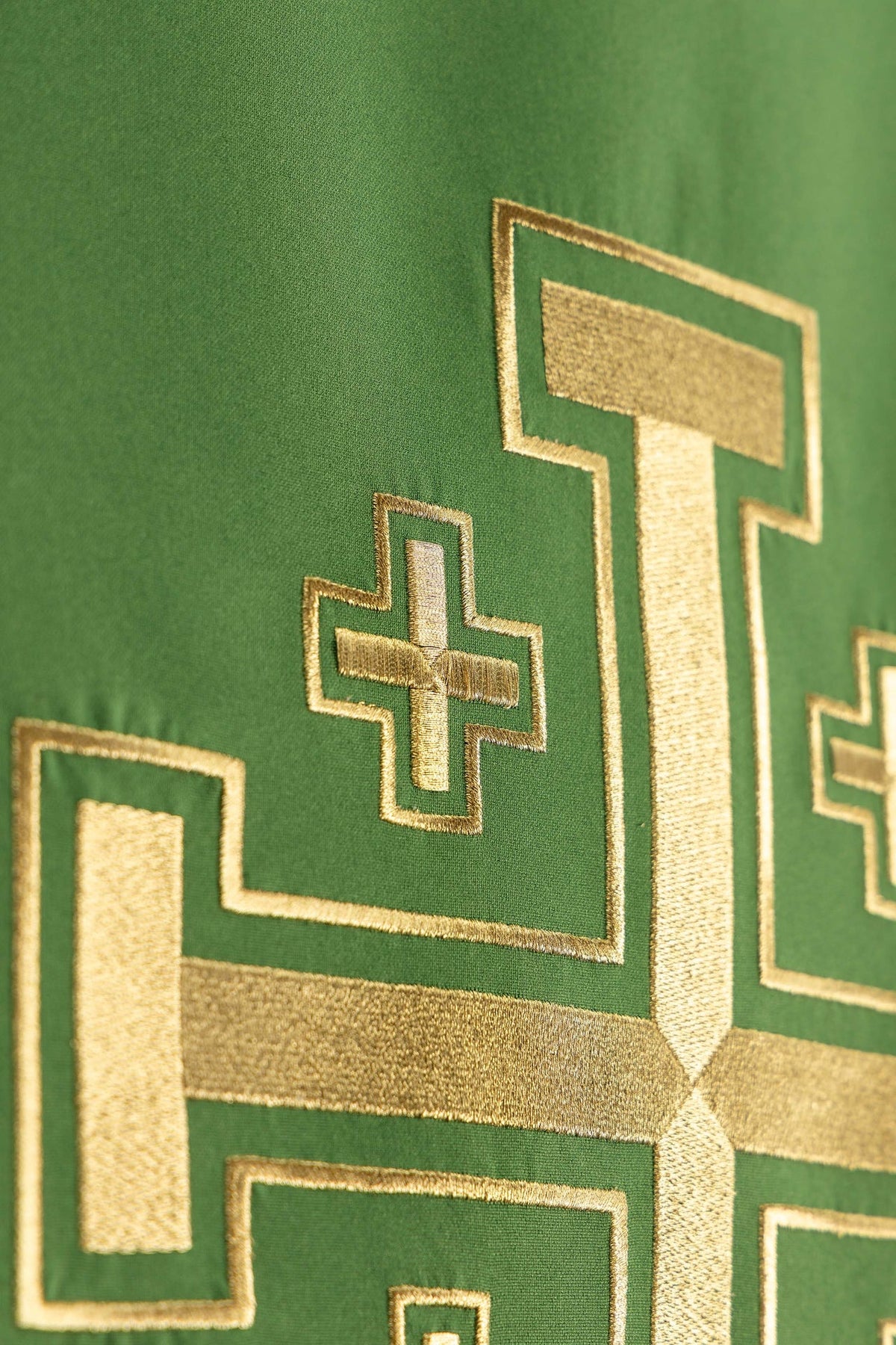 Copri ambone verde, dettaglio laterale del ricamo dorato