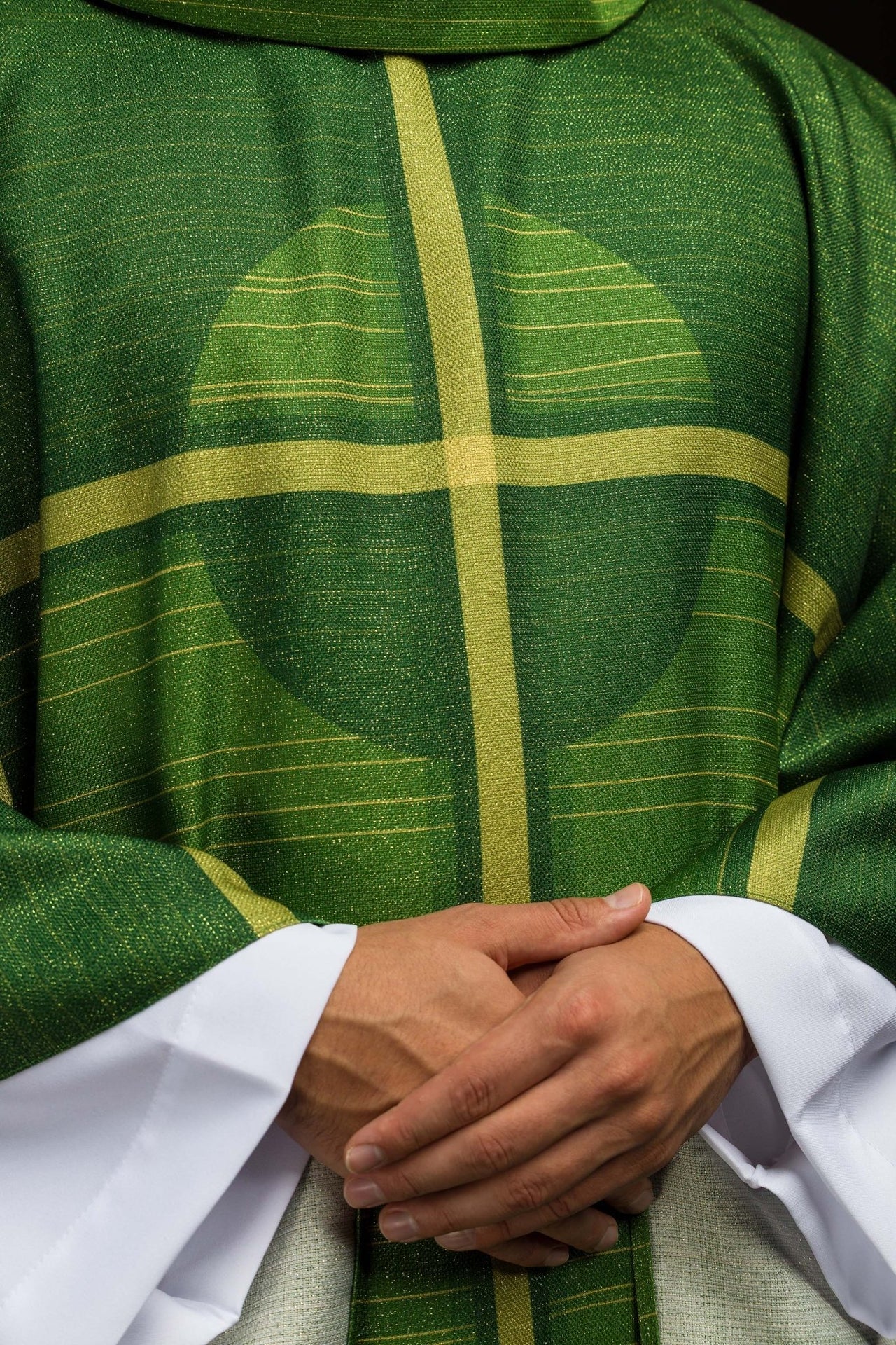 Ornat drukowany zielony z motywem krzyża