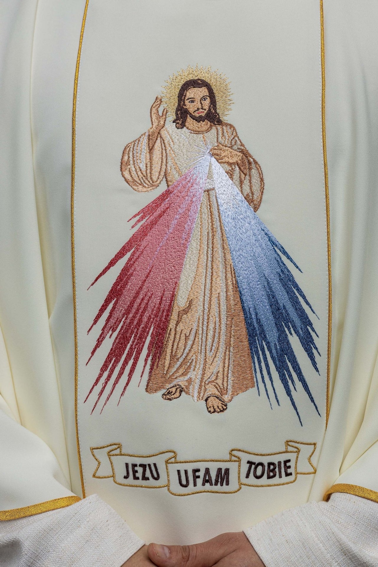 Ornat Haftowany Jezus Miłosierny i IHS ecru