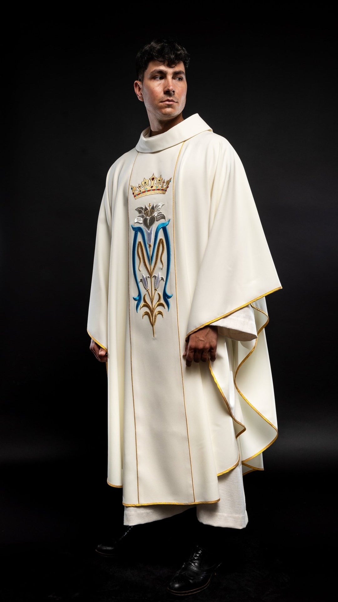 Ornat liturgiczny Maryjny haftowany z koroną w kolorze ecru
