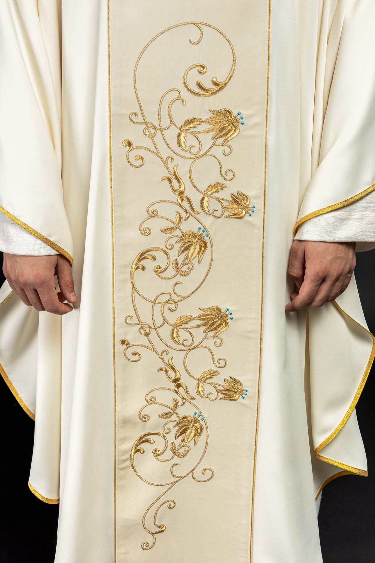 Ornat liturgiczny Maryjny z aksamitnym pasem w kolorze ecru