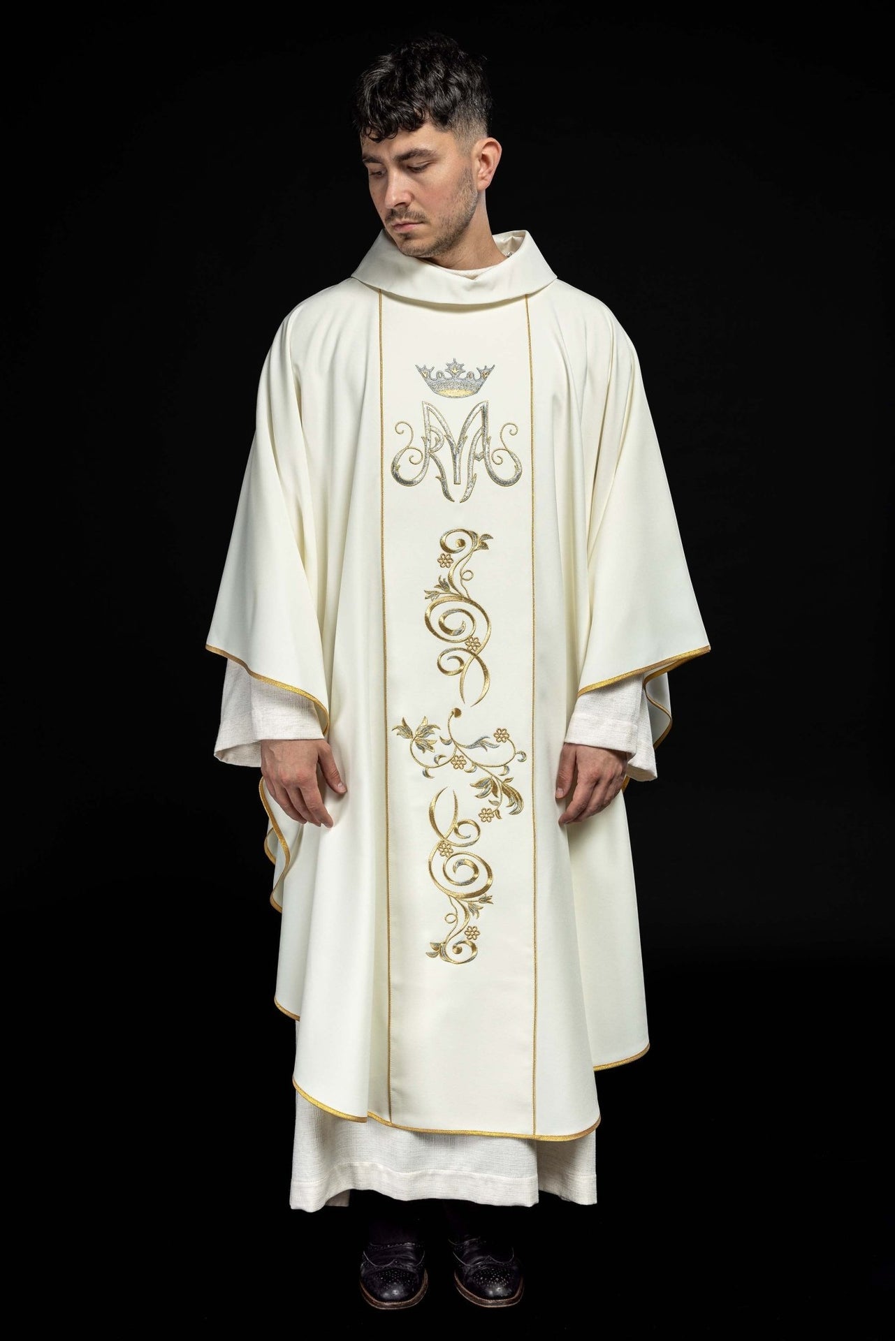 Ornat liturgiczny Maryjny z pasem haftowanym ecru