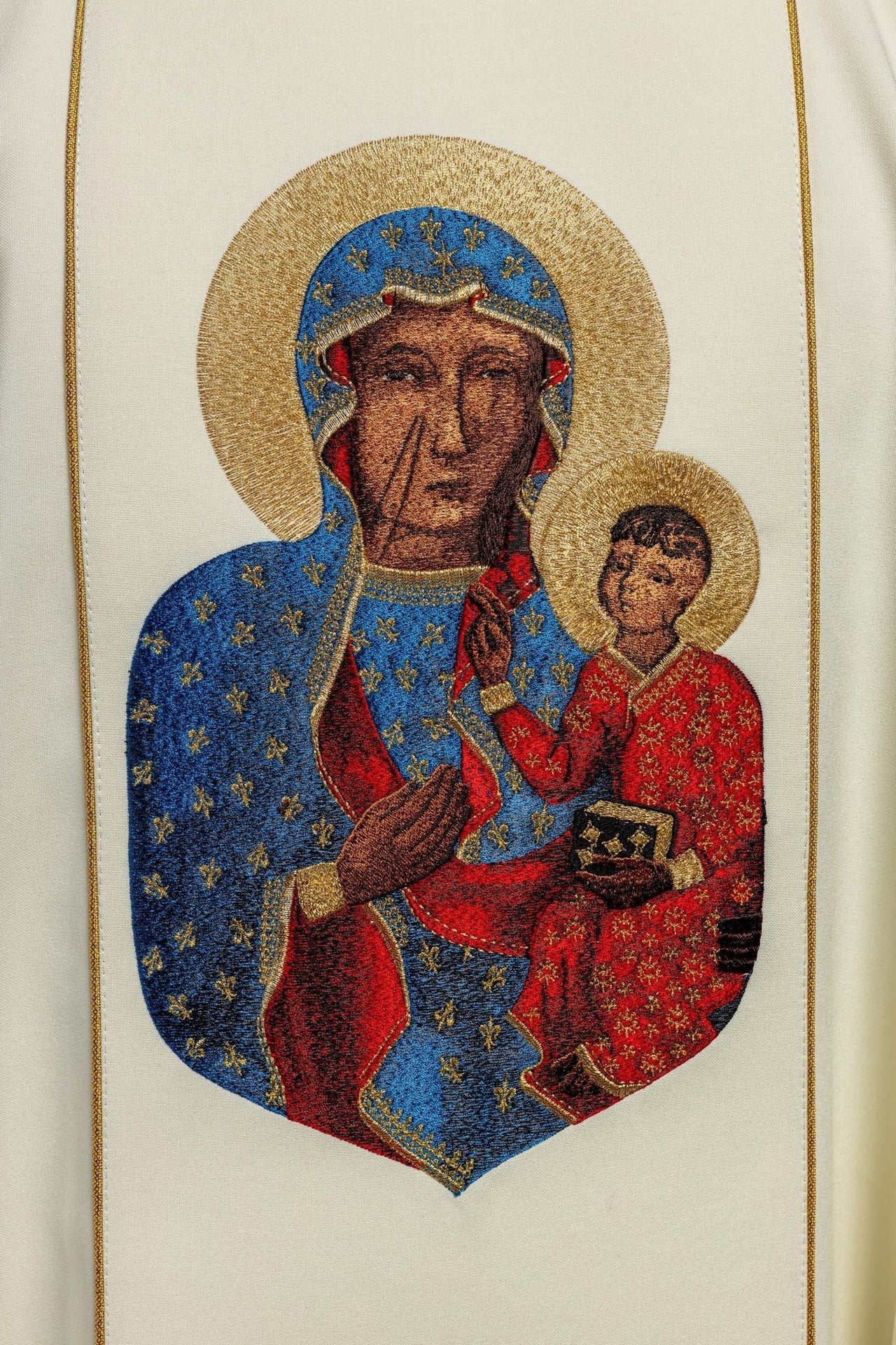 Ornat Matki Boskiej Częstochowskiej w kolorze ecru