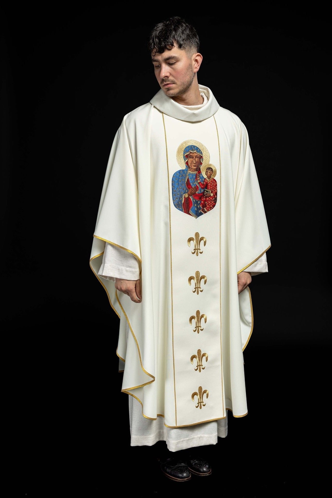 Ornat Matki Boskiej Częstochowskiej w kolorze ecru