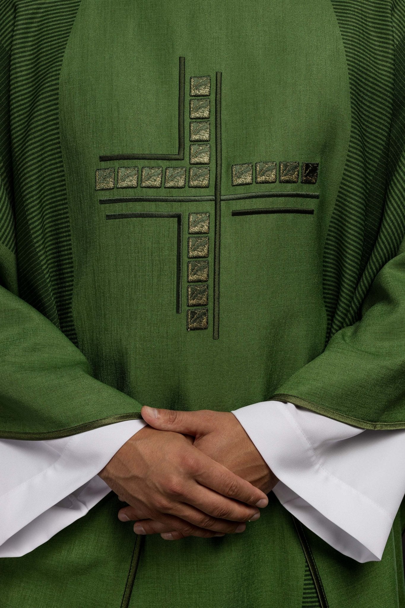 Ornato liturgico verde con croce HA7036 - 01 ZIELONY - PERILPRETE.IT