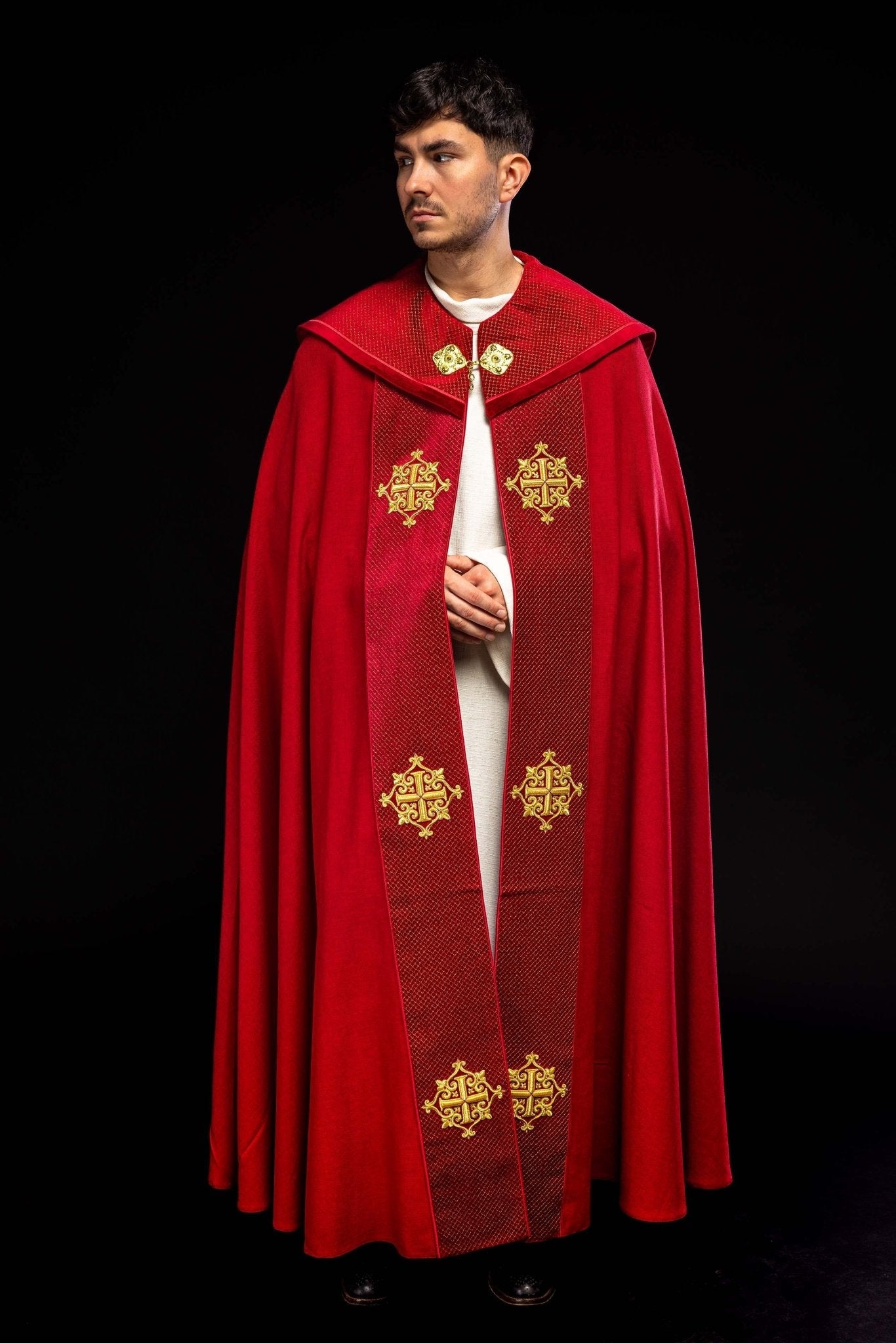 Piviale liturgico con stolone in velluto rosso e ricamo di croci LE/3029/02 145 cm - PERILPRETE.IT