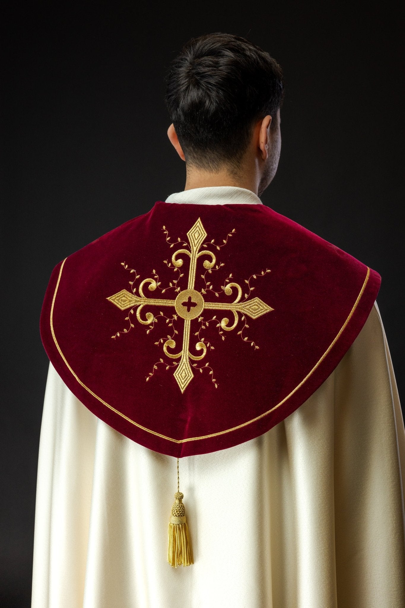 Piviale liturgico ricamato con fascia bordeaux KKP/024/05/20/PA ECRU POMPON 145 cm - PERILPRETE.IT