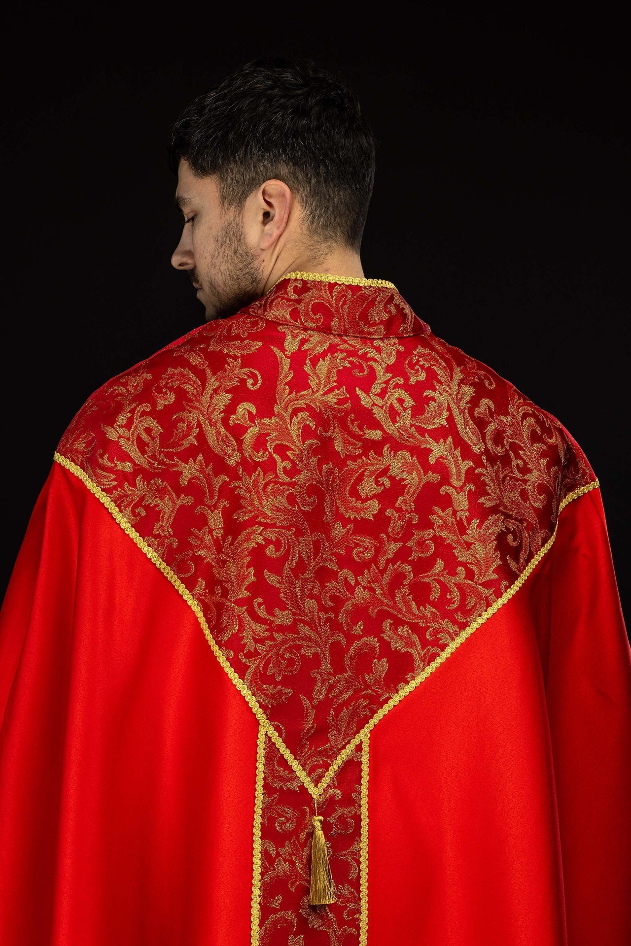 Piviale rosso ricamato decorato con tessuto jacquard KKP/162/02/20 145cm - PERILPRETE.IT