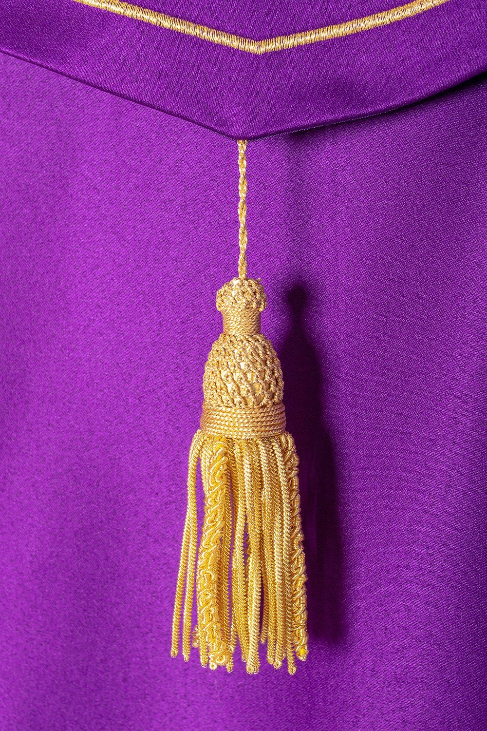 Piviale viola con ricamo d'uva d'oro KKP/001/03/20 FIOLET SAT.POMPON 150cm - PERILPRETE.IT
