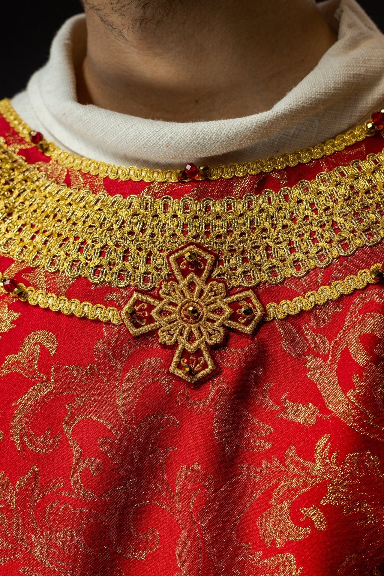 Ręcznie wykonany ornat z naturalnymi kamieniami Handmade 7010 Czerwony