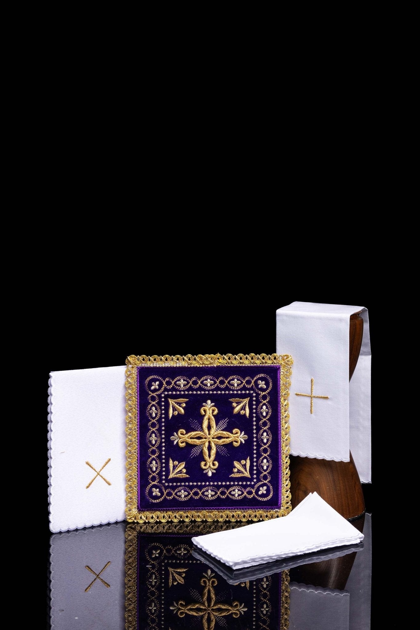 Servizio da Messa ricamata in velluto viola KK/5006/C4 - PERILPRETE.IT