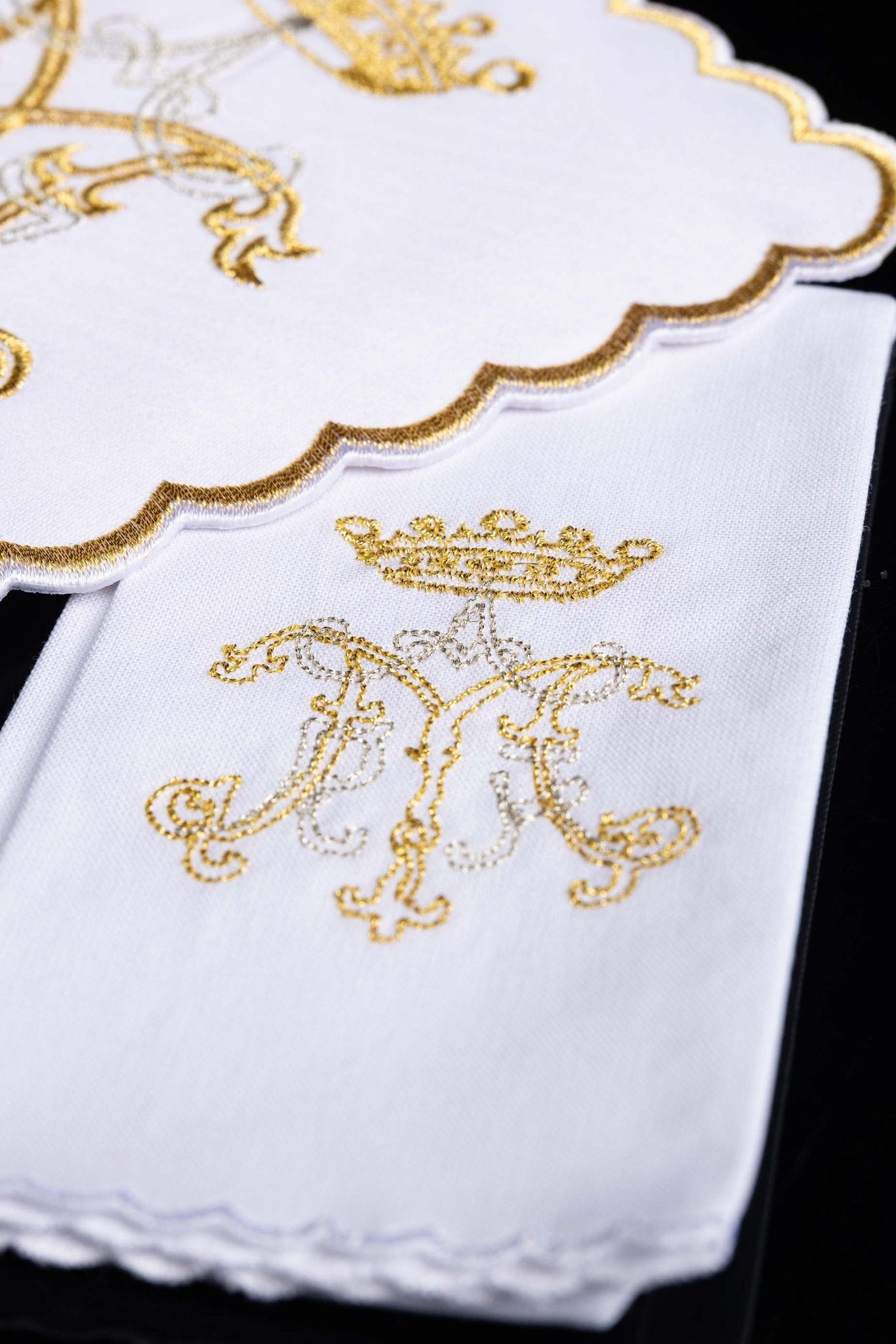 Servizio Messa con ricamo oro mariano KK/020 - PERILPRETE.IT