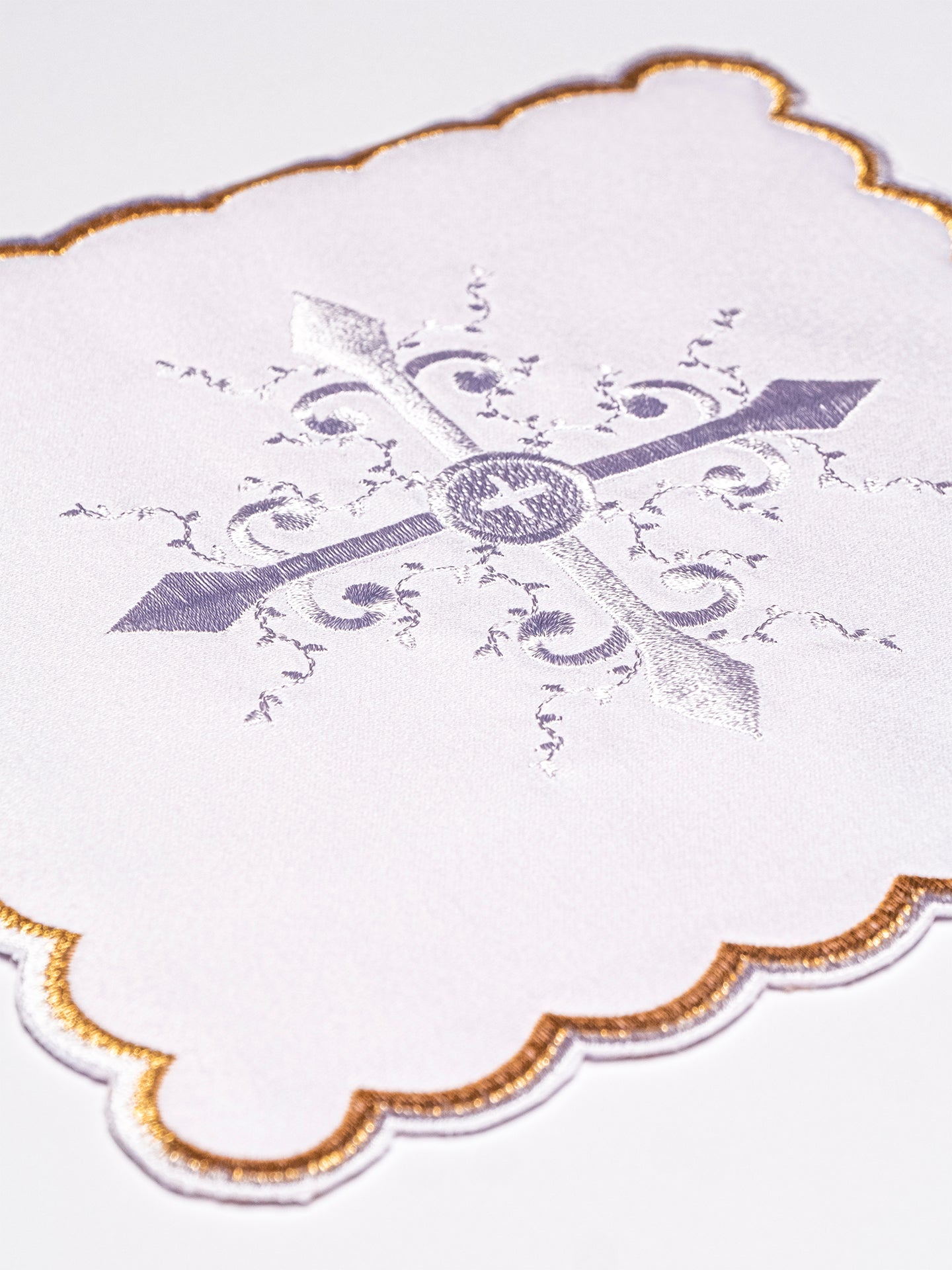Servizio Messa in lino con ricamo argento KK/057 - PERILPRETE.IT