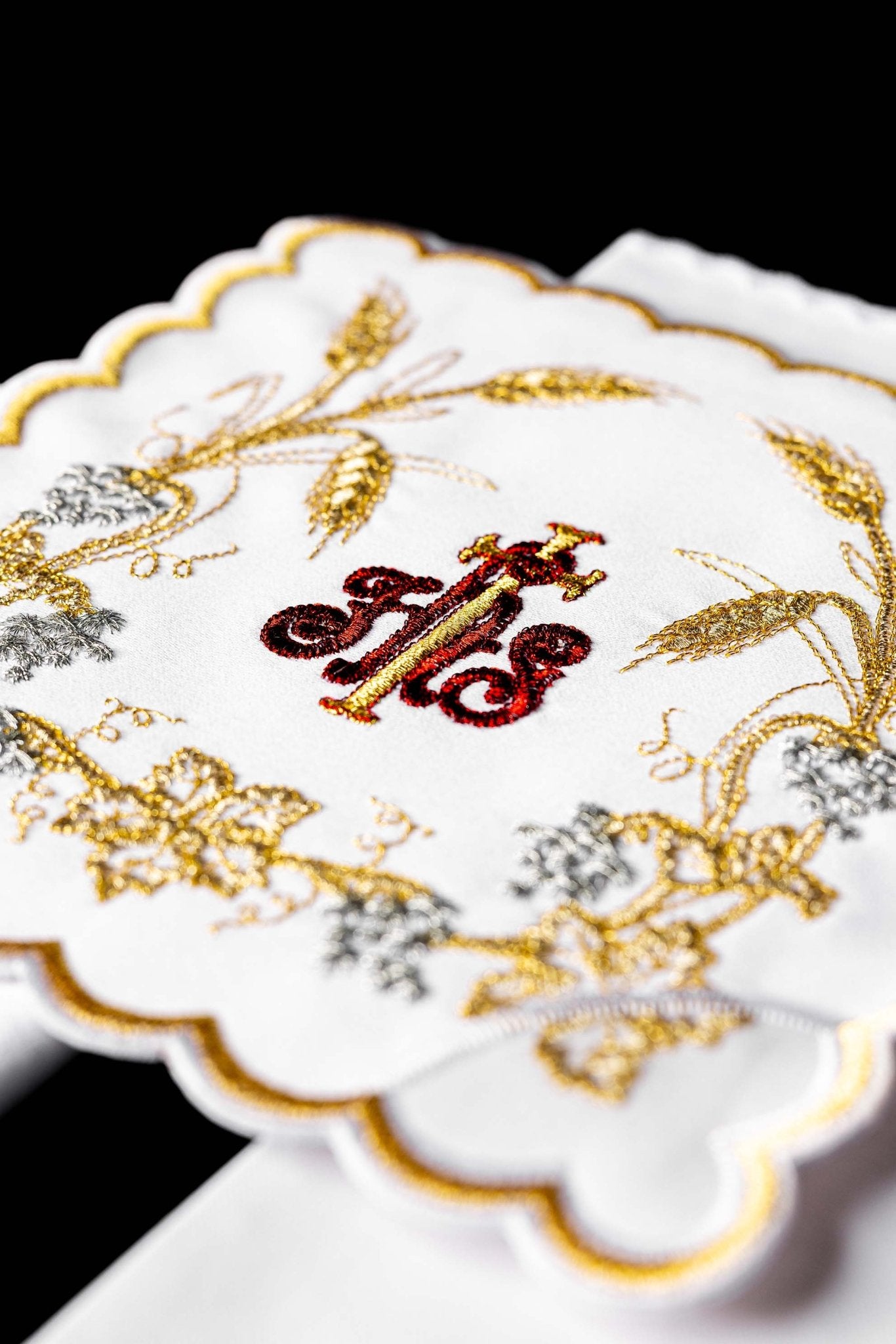 Servizio Messa riccamente decorata con ricamo IHS e Spighe KK/040 - PERILPRETE.IT