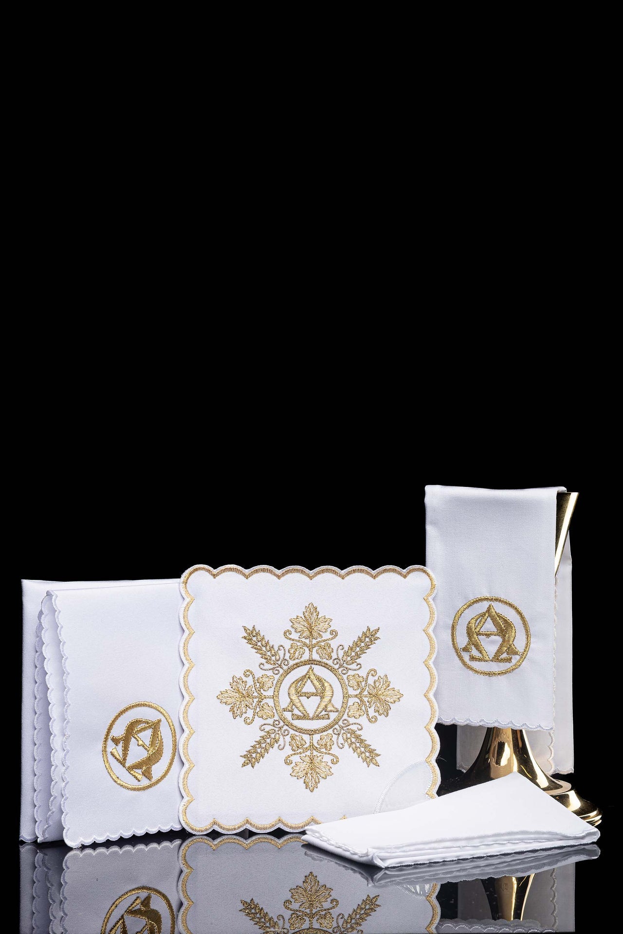 Set di biancheria per calice ricamato con motivo Alfa e Omega in colore bianco KDT/5031/04 - PERILPRETE.IT