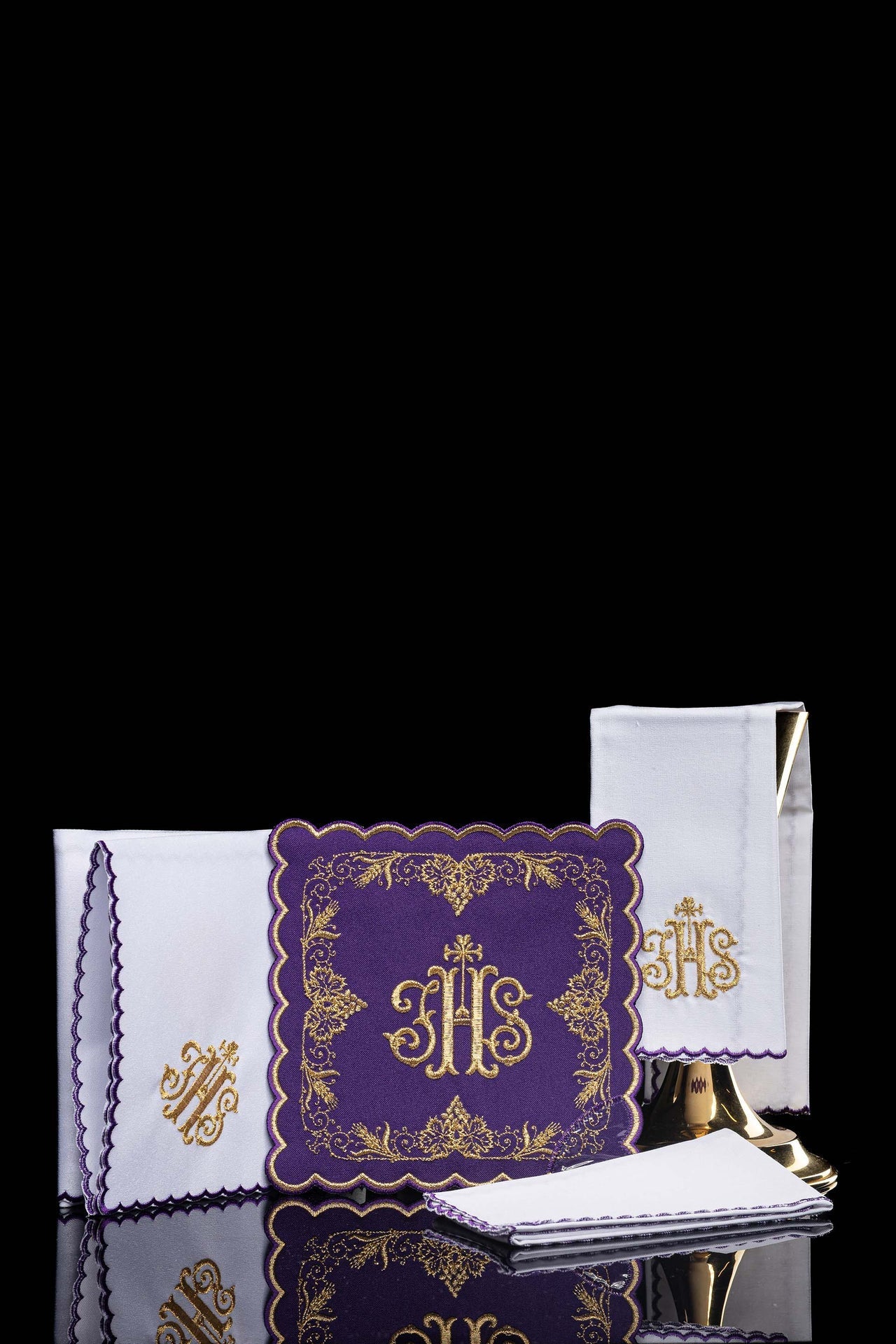 Set di biancheria per calice ricamato con motivo IHS in colore viola KDT/5025/03 FIOLET - PERILPRETE.IT