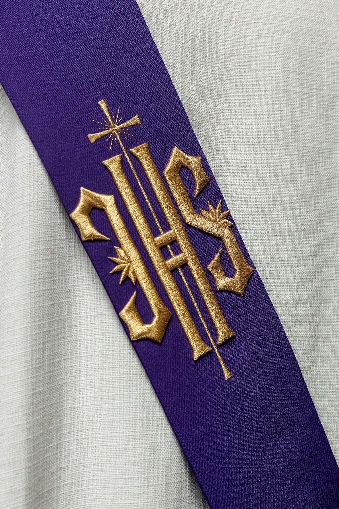 Stola diaconale ricamata IHS con Croce Viola KSD/135/03/01 FIOLET - PERILPRETE.IT