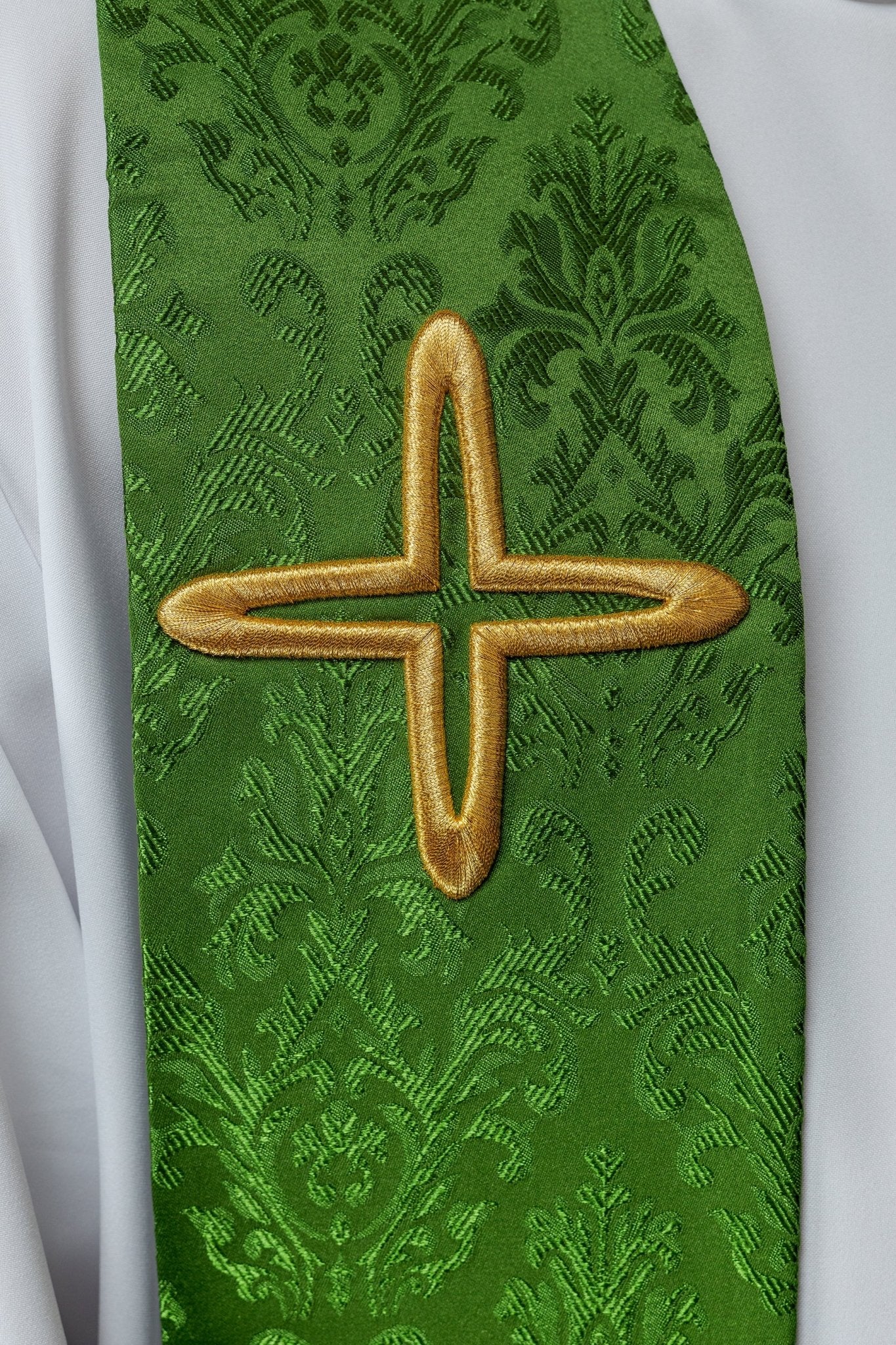 Stola jacquard ricamata verde con motivi di croci S - 2054 - 01 - 67 - PERILPRETE.IT