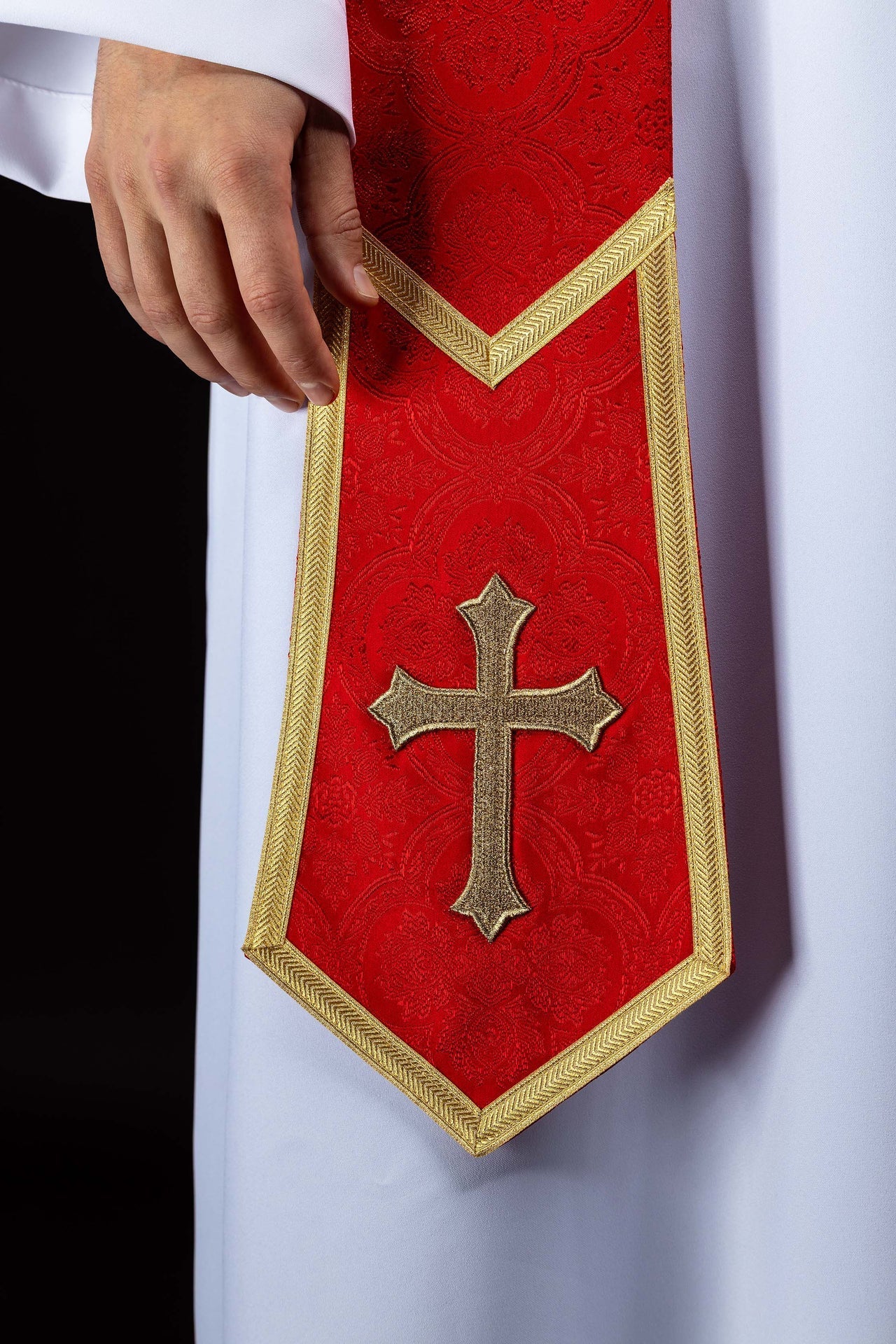 Stola ricamata con motivo a Croce in tessuto jacquard rosso KST/639/02/11 - PERILPRETE.IT